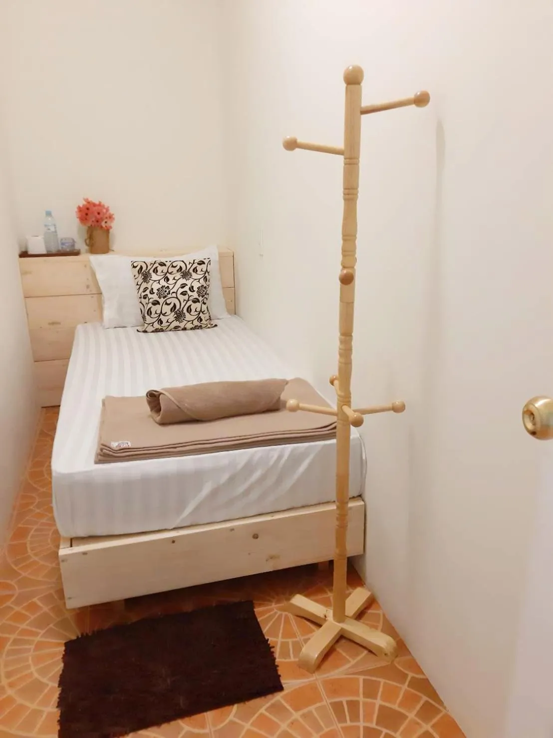 Single Room with Shared Shower and Toilet in Sindy's Hostel
