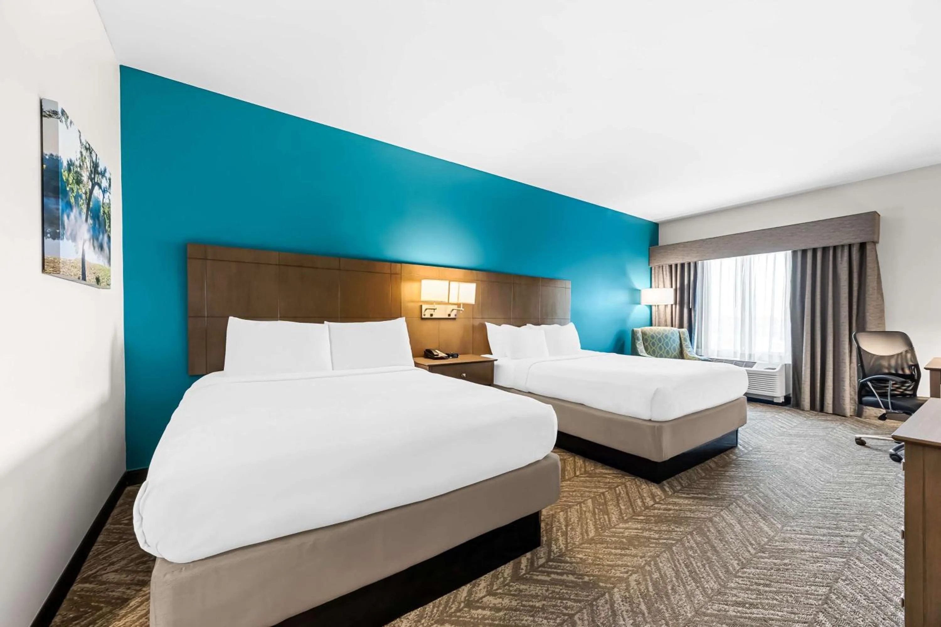 Queen Suite with Two Queen Beds and Sofa Bed in Best Western Plus Bolivar Hotel & Suites