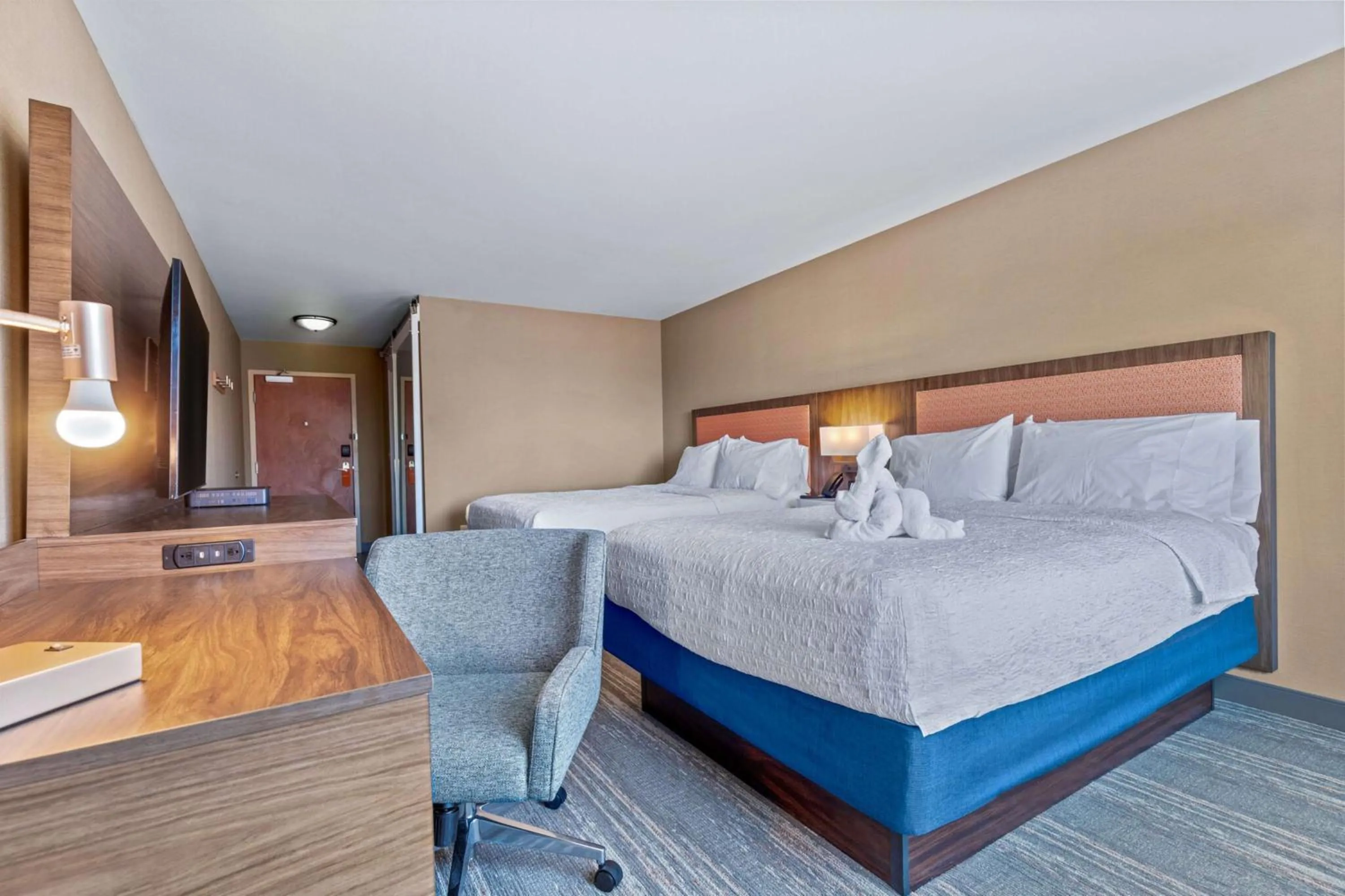 Queen Room with Two Queen Beds - Mobility and Hearing Access/Non-Smoking in Hampton Inn & Suites Greeley