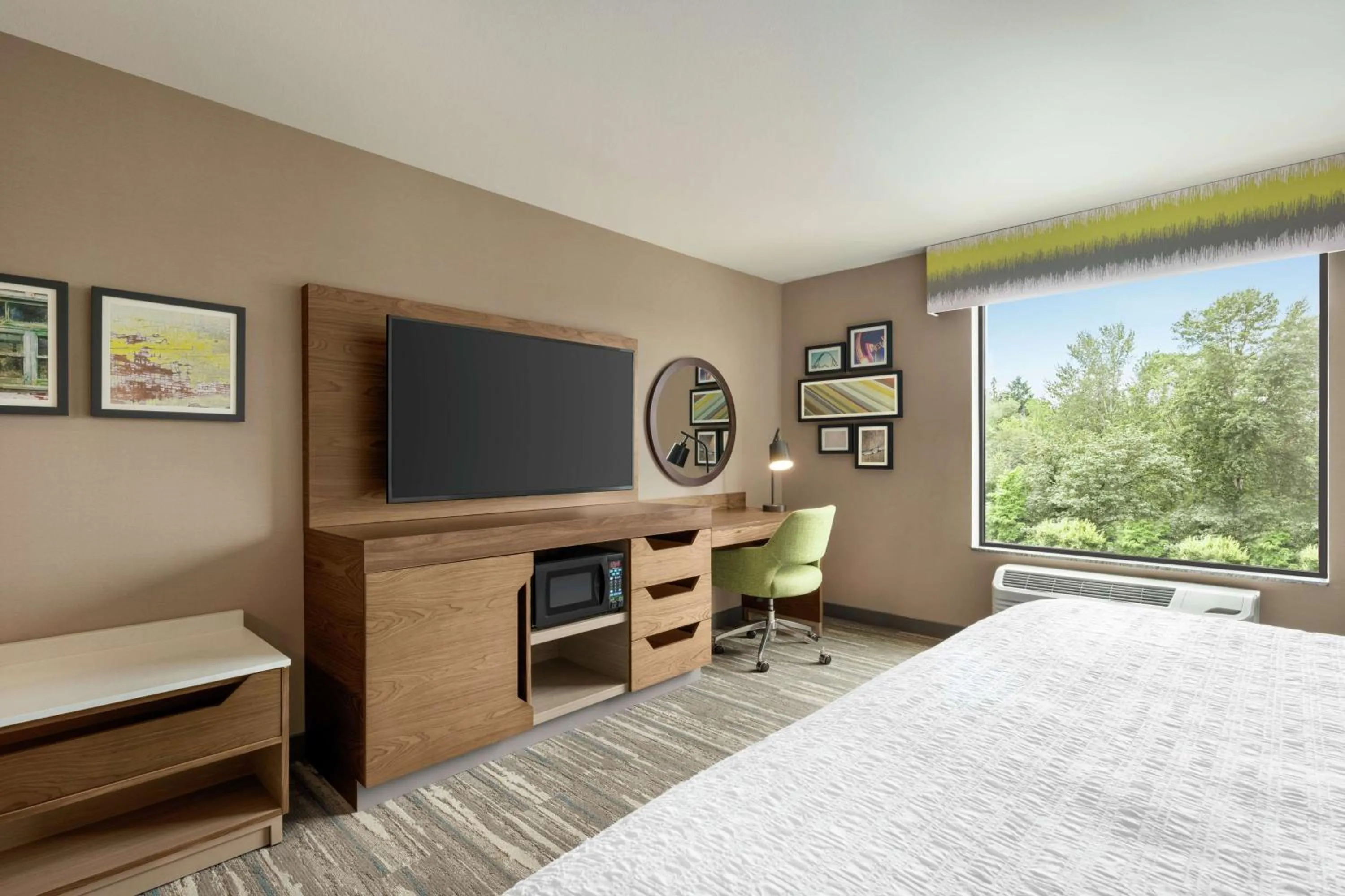 King Room with King Bed - Non-Smoking in Hampton Inn & Suites Tacoma/Puyallup