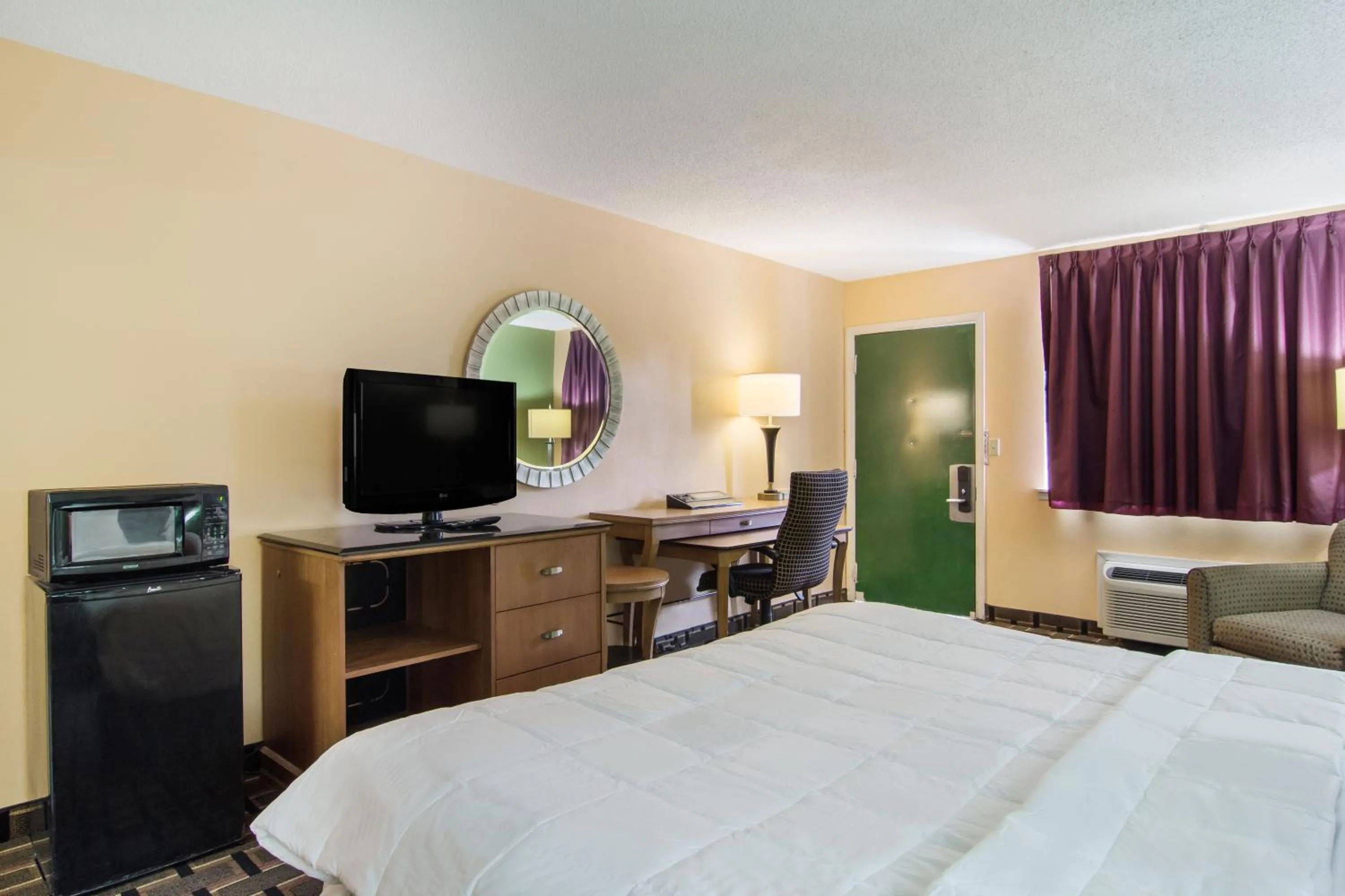 King Room - Disability Access - Non-Smoking in Americas Best Value Inn Darien