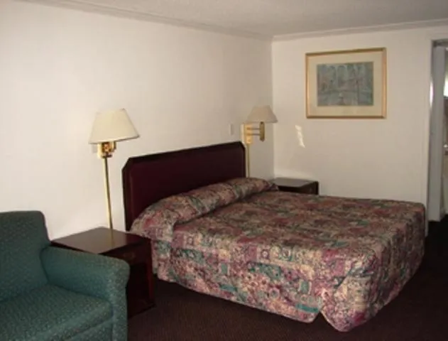 Double Room with Two Double Beds  - Non-Smoking in Knights Inn - Columbia