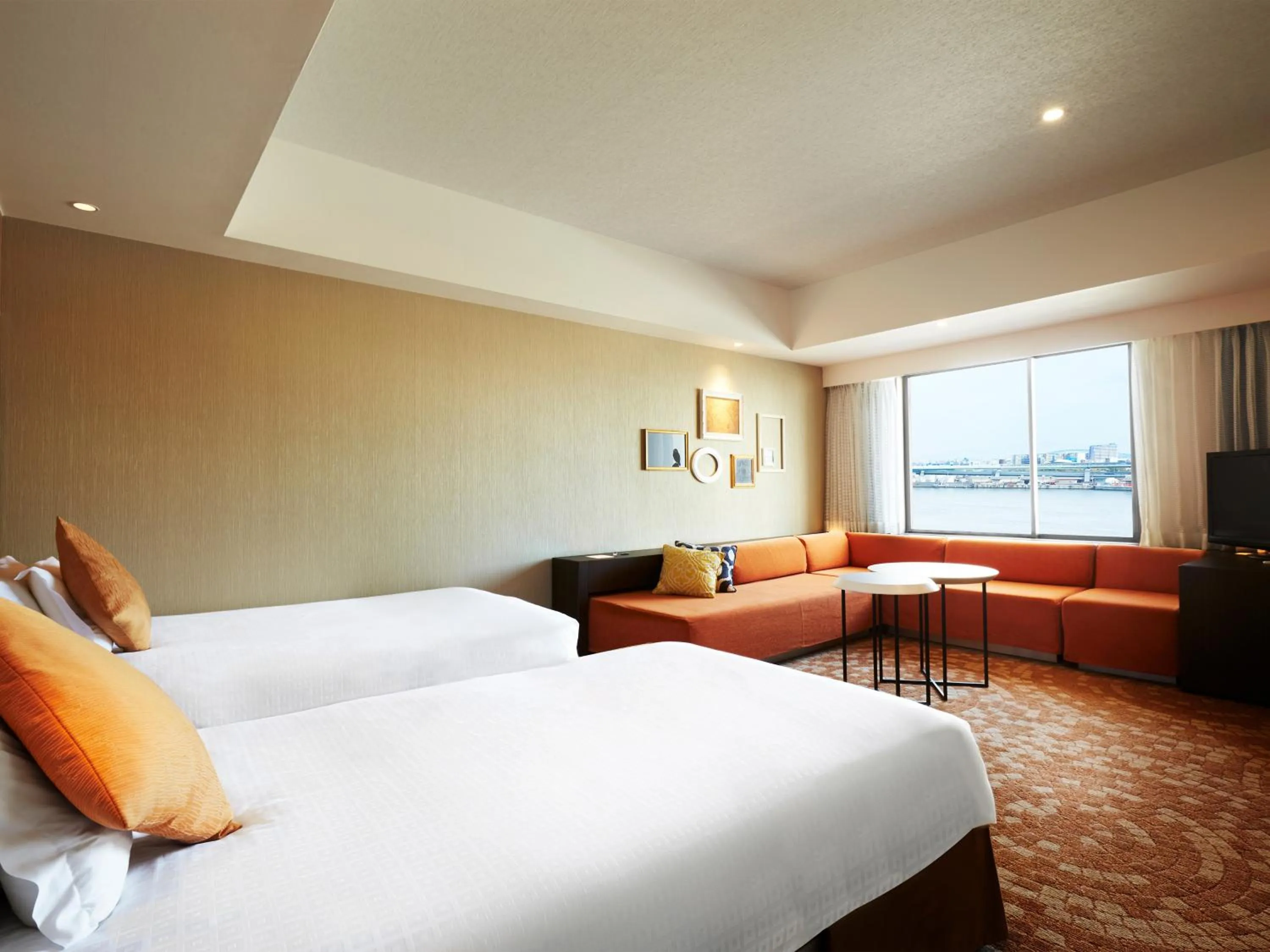 Deluxe Triple Room - Non-Smoking in Hotel Universal Port