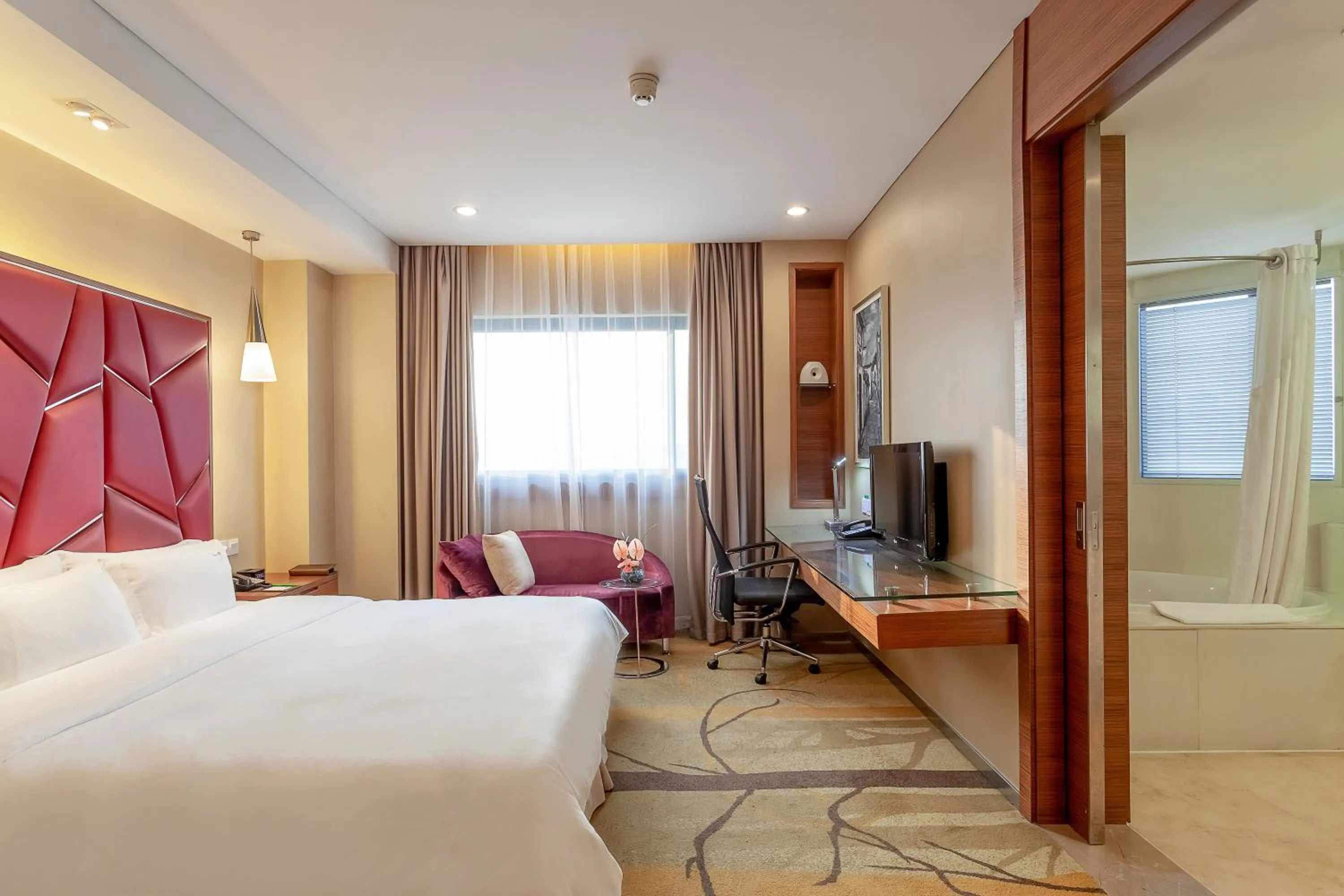 Executive King Room - Non-Smoking in Holiday Inn Hefei by IHG