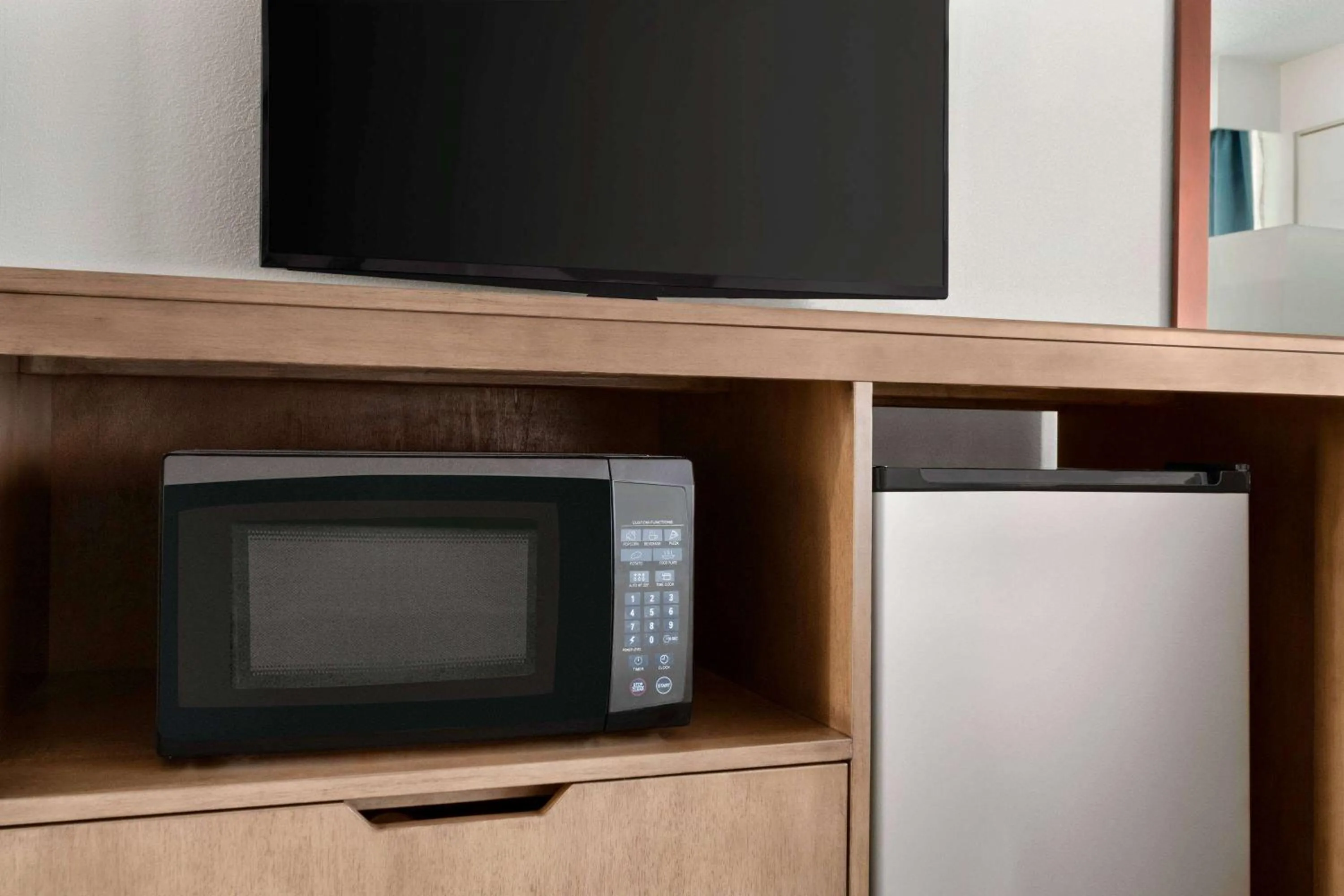 Queen Room with Two Queen Beds - Disability Access in Gatlinburg River Inn