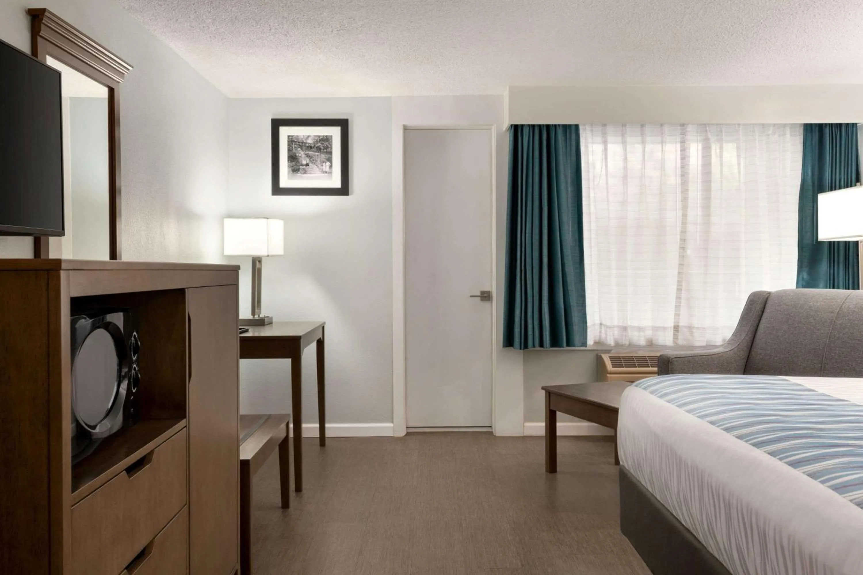 King Room - Non-Smoking in Gatlinburg River Inn