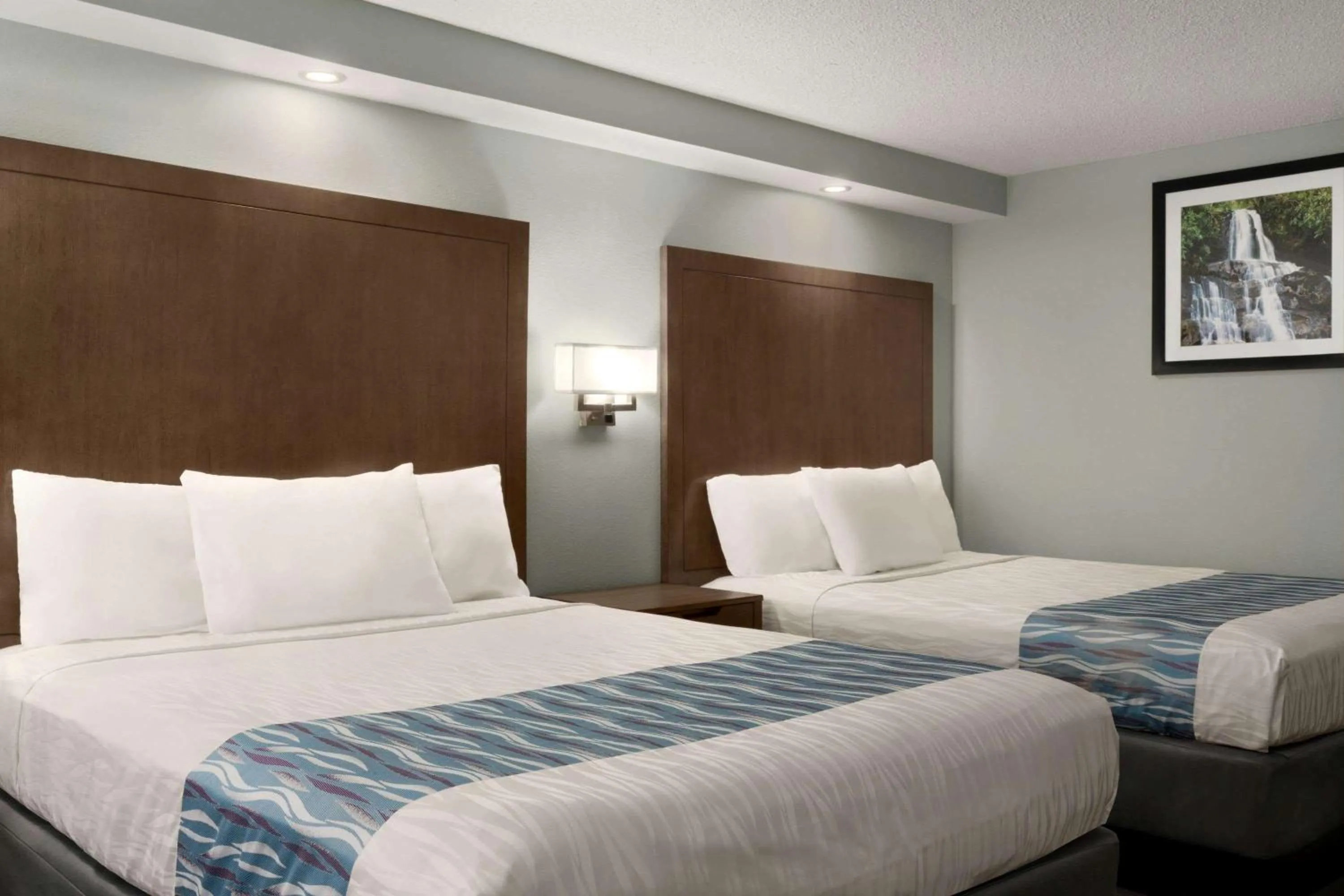 Connecting Room: 4 Queen Beds. Riverview Balcony. in Gatlinburg River Inn