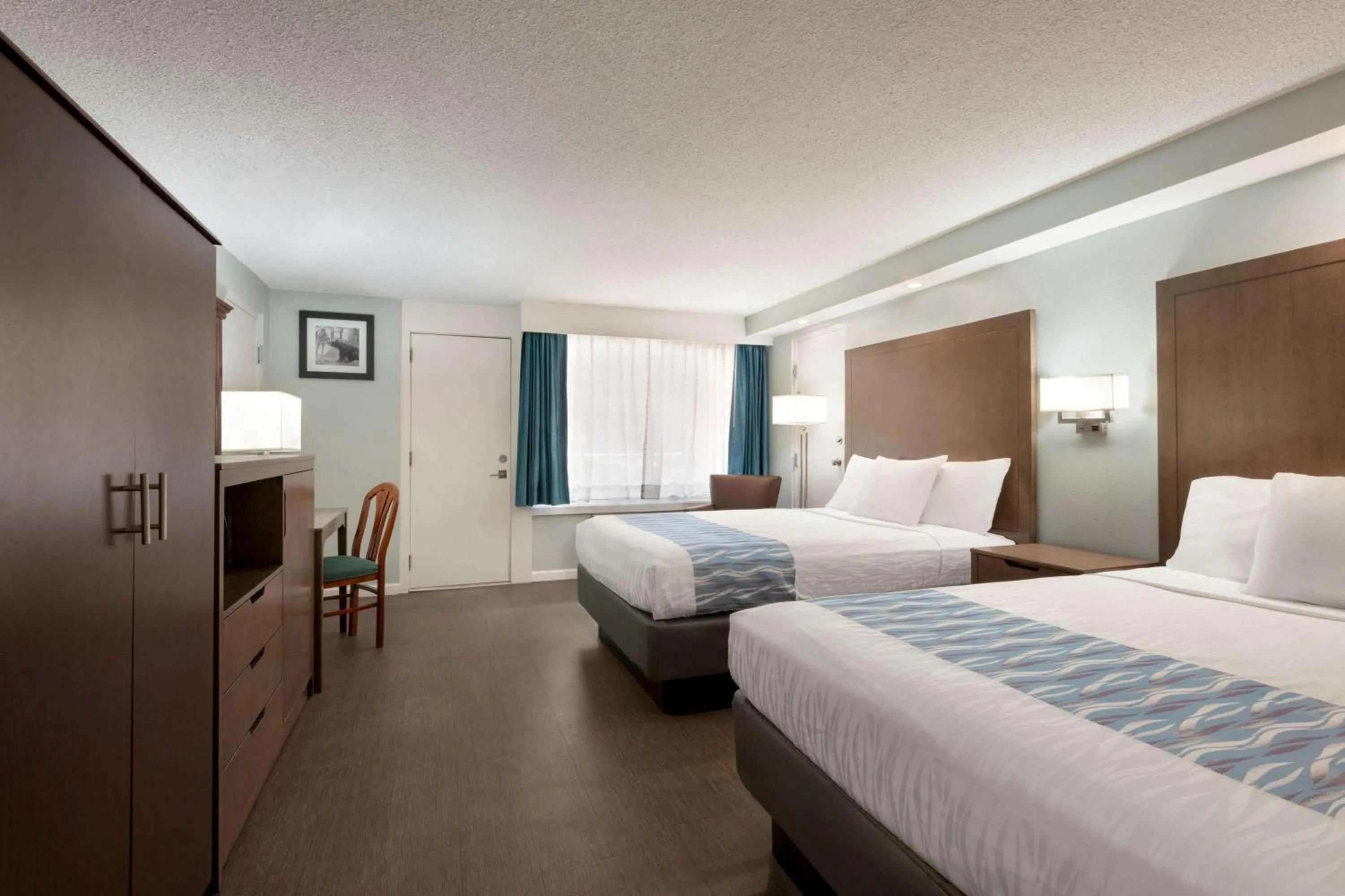 Queen Room with Two Queen Beds - Disability Access in Gatlinburg River Inn