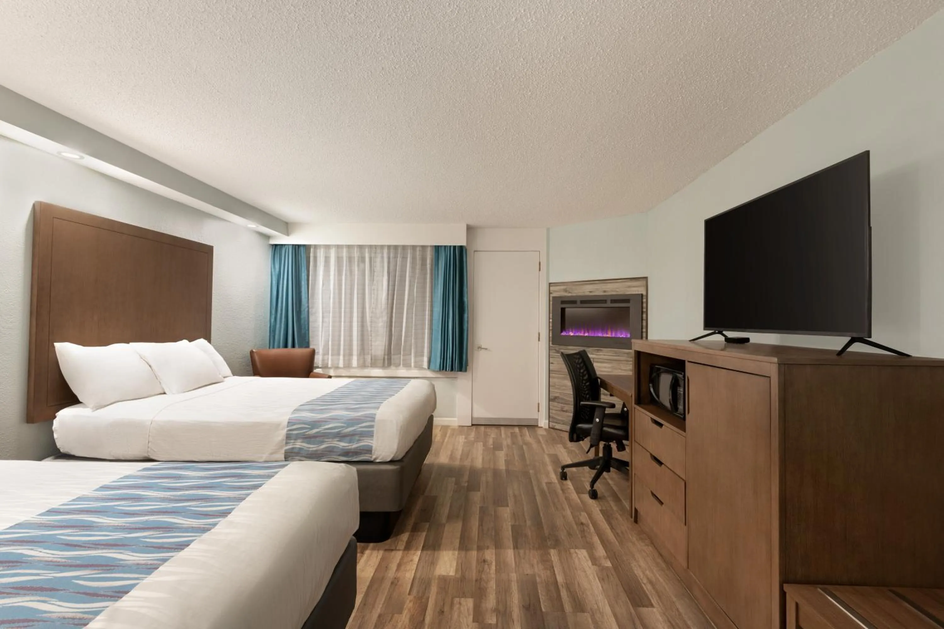 Superior Queen Room with Two Queen Beds in Gatlinburg River Inn