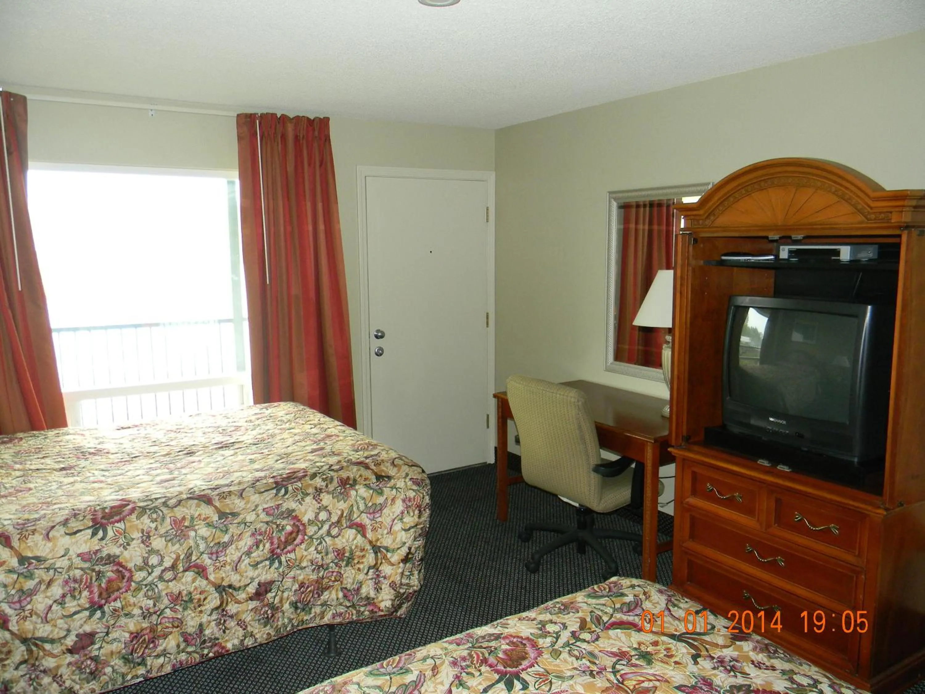 Family Double Room in Lakeview Inn Centralia