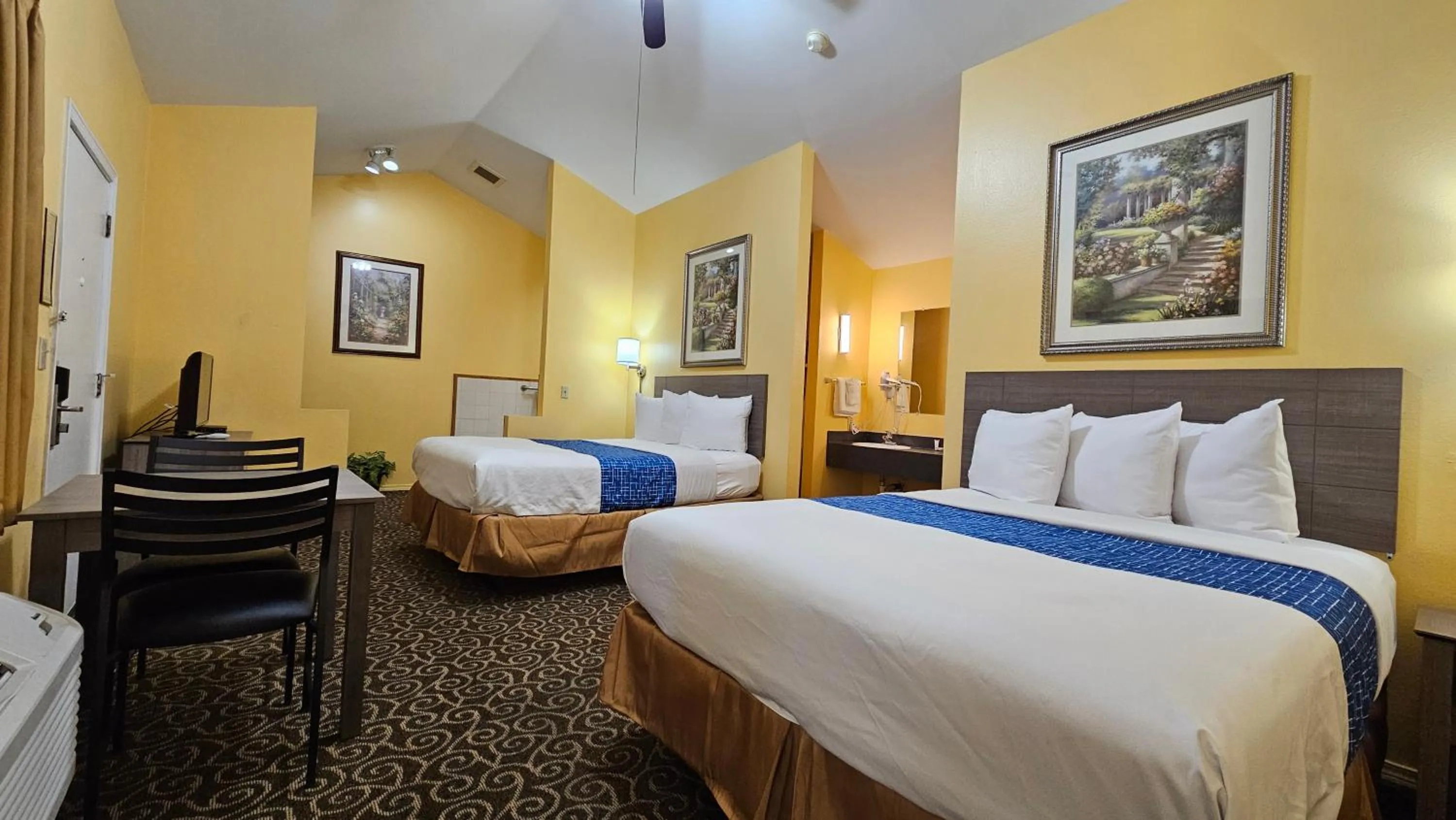 Studio Suite with Two Queen Beds - Non-Smoking in Travelodge by Wyndham Wenatchee