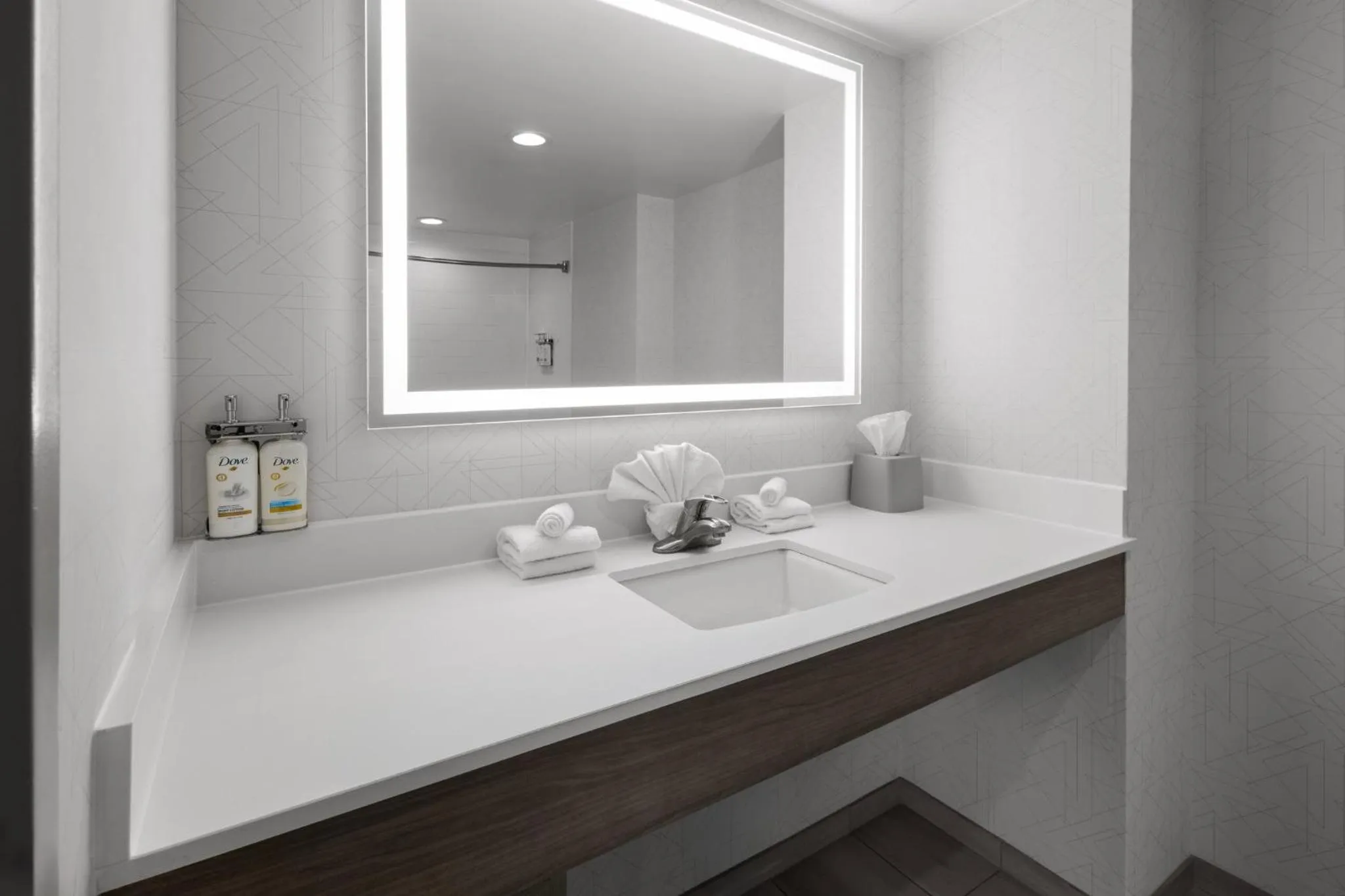 Queen Suite with Two Queen Beds and Sofa Bed in Holiday Inn Express and Suites Newberry by IHG