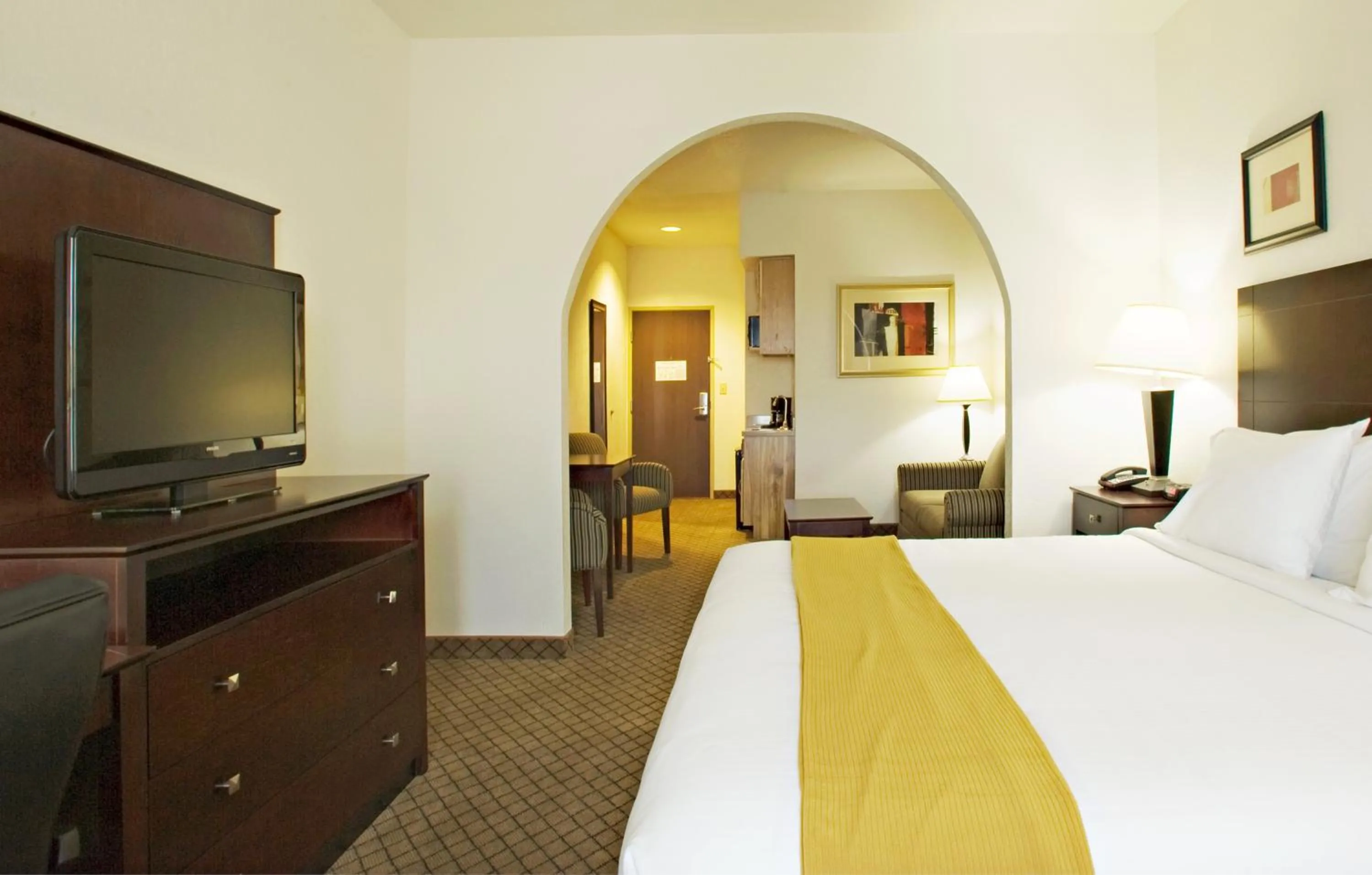 Suite with Mobility Accessible Tub - Non-Smoking in Holiday Inn Express & Suites Childress by IHG