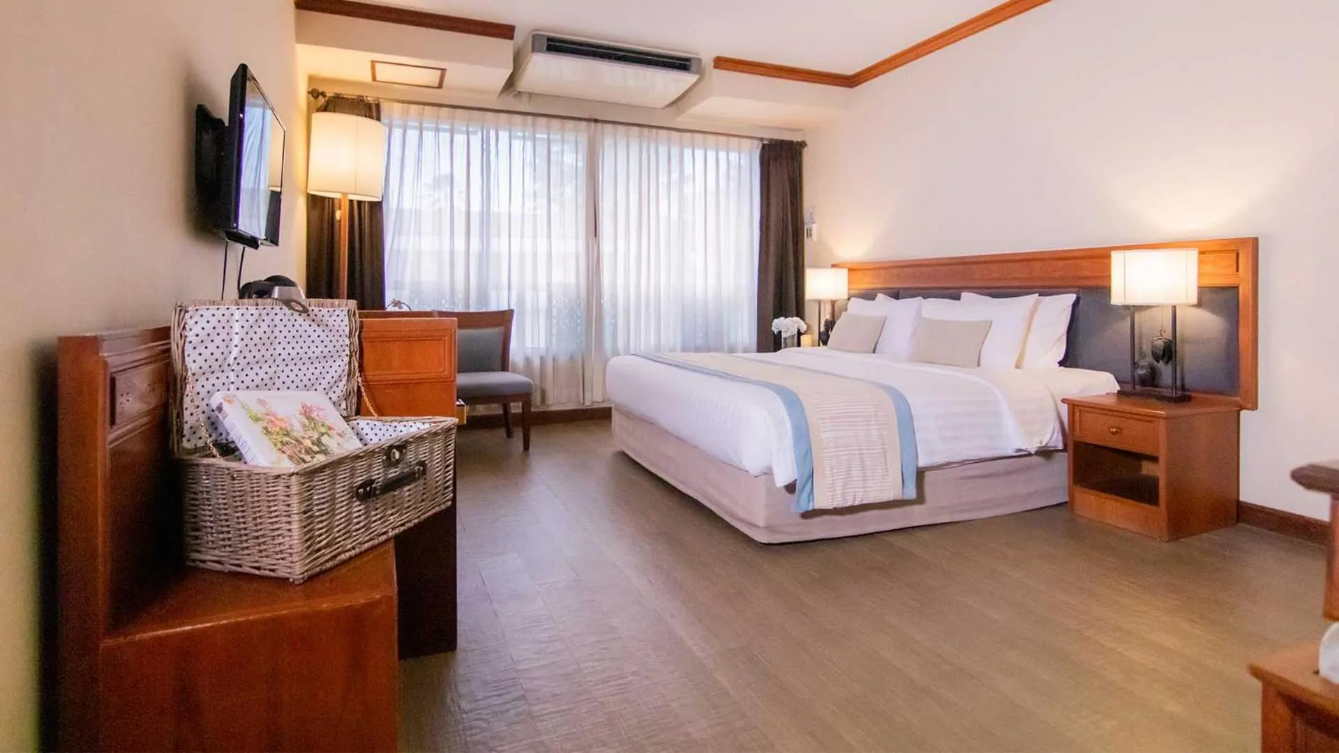 Deluxe Double Room in Tohsang Heritage Ubon Ratchathani Hotel