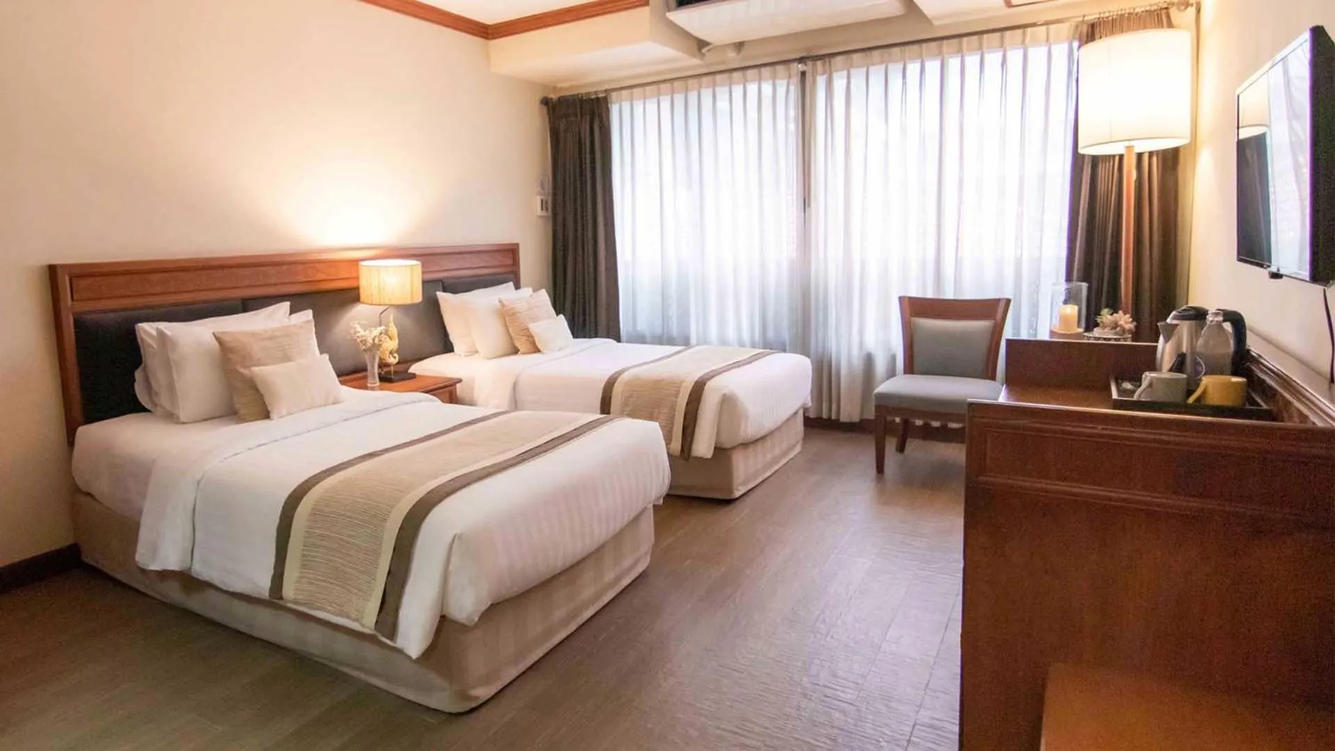 Deluxe Twin Room in Tohsang Heritage Ubon Hotel