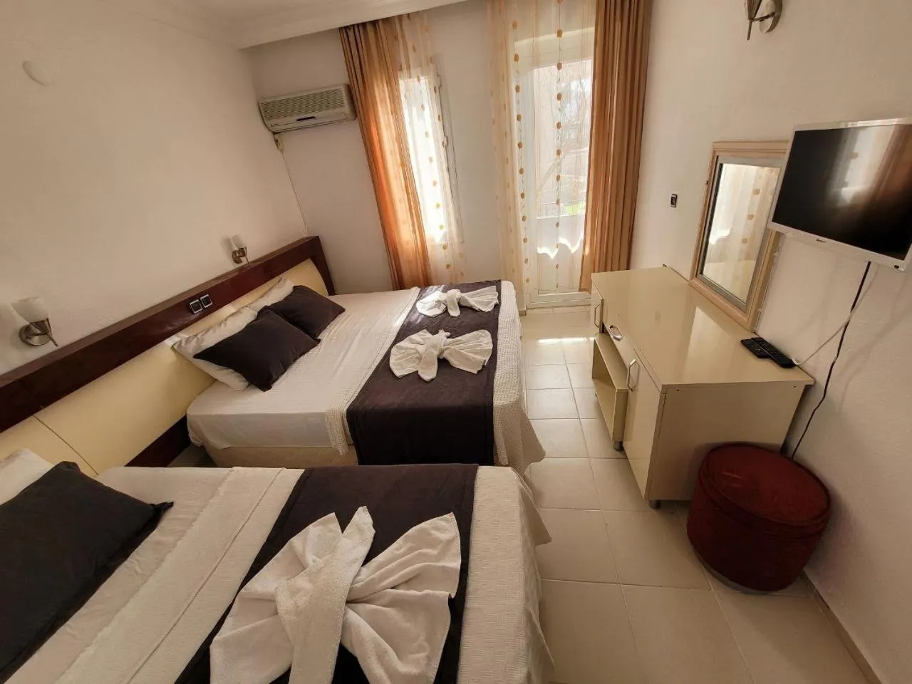 Triple Room with Balcony in California Apart Otel