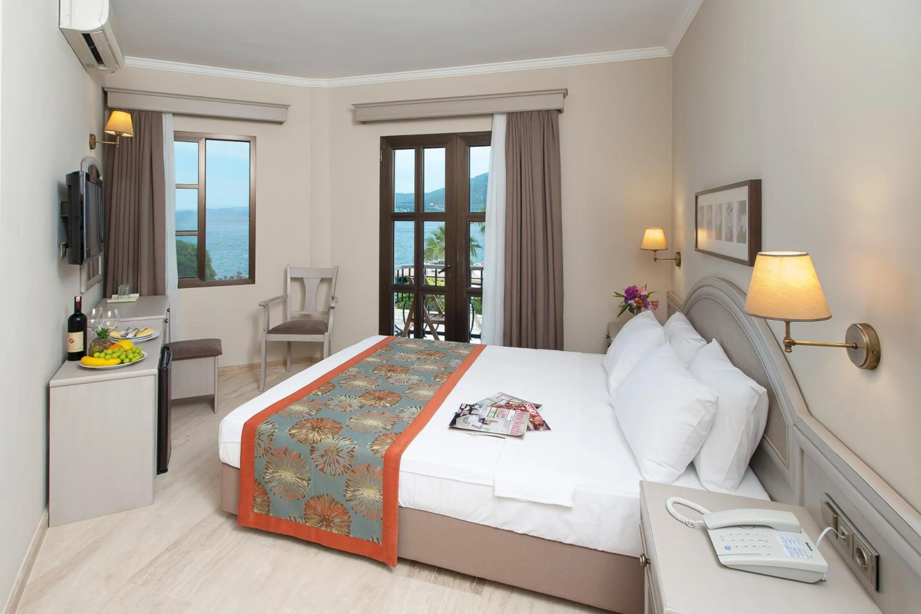 Quadruple Room with Sea View in Torbahan Hotel