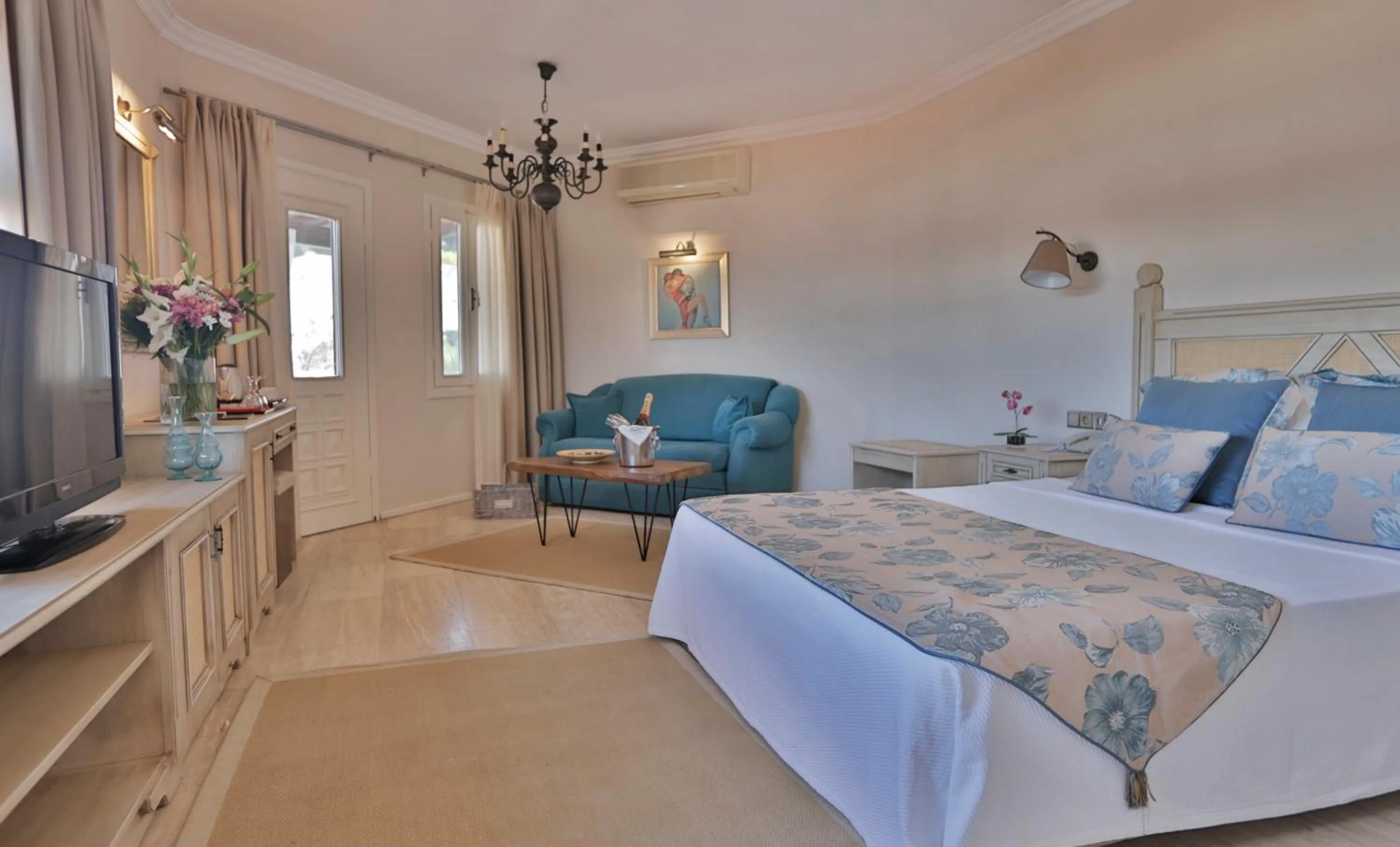 Deluxe Double Room with Sea View in Torbahan Hotel