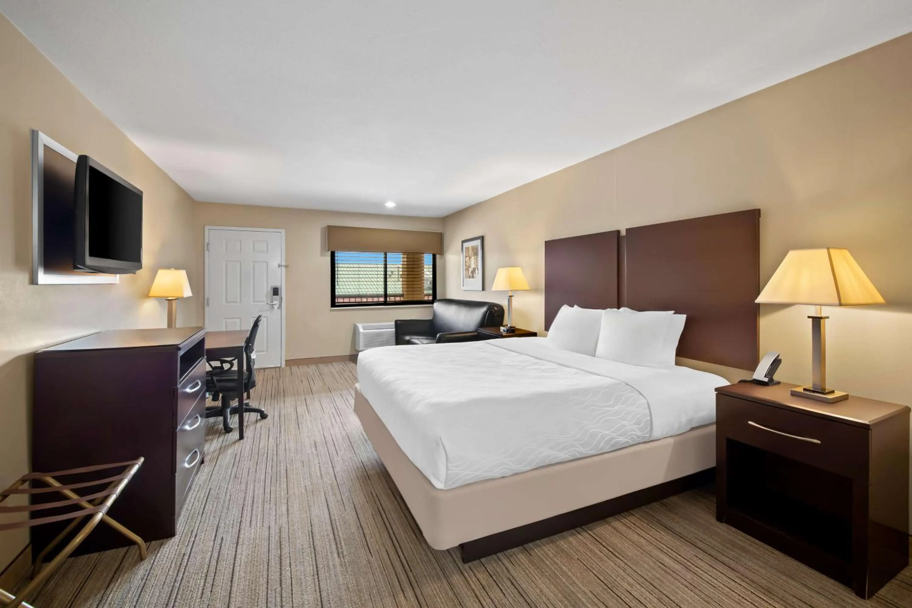 King Room - Non Smoking in Best Western Cedar Inn