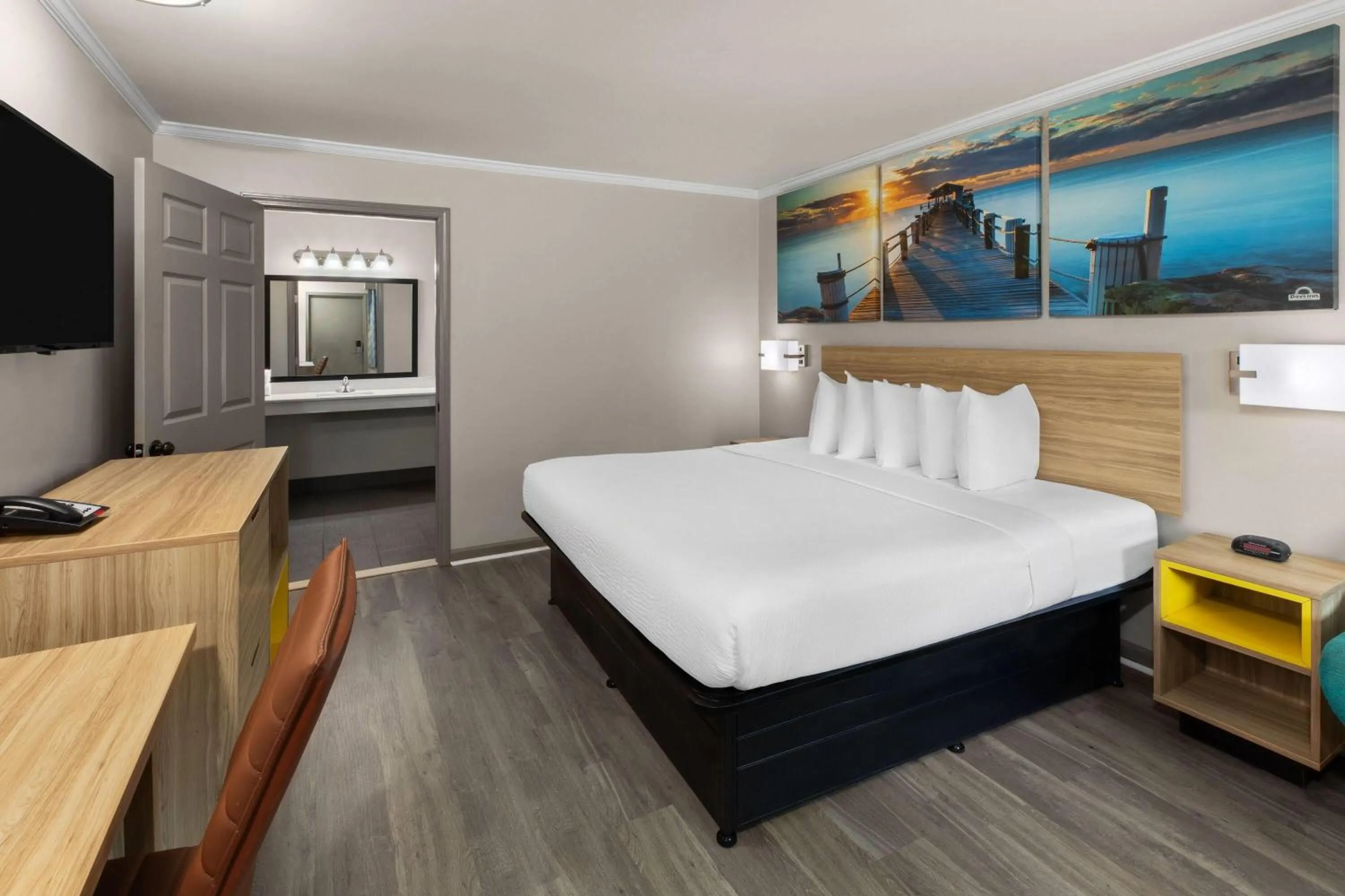 King Room - Disability Access - Smoking in Days Inn by Wyndham Slidell