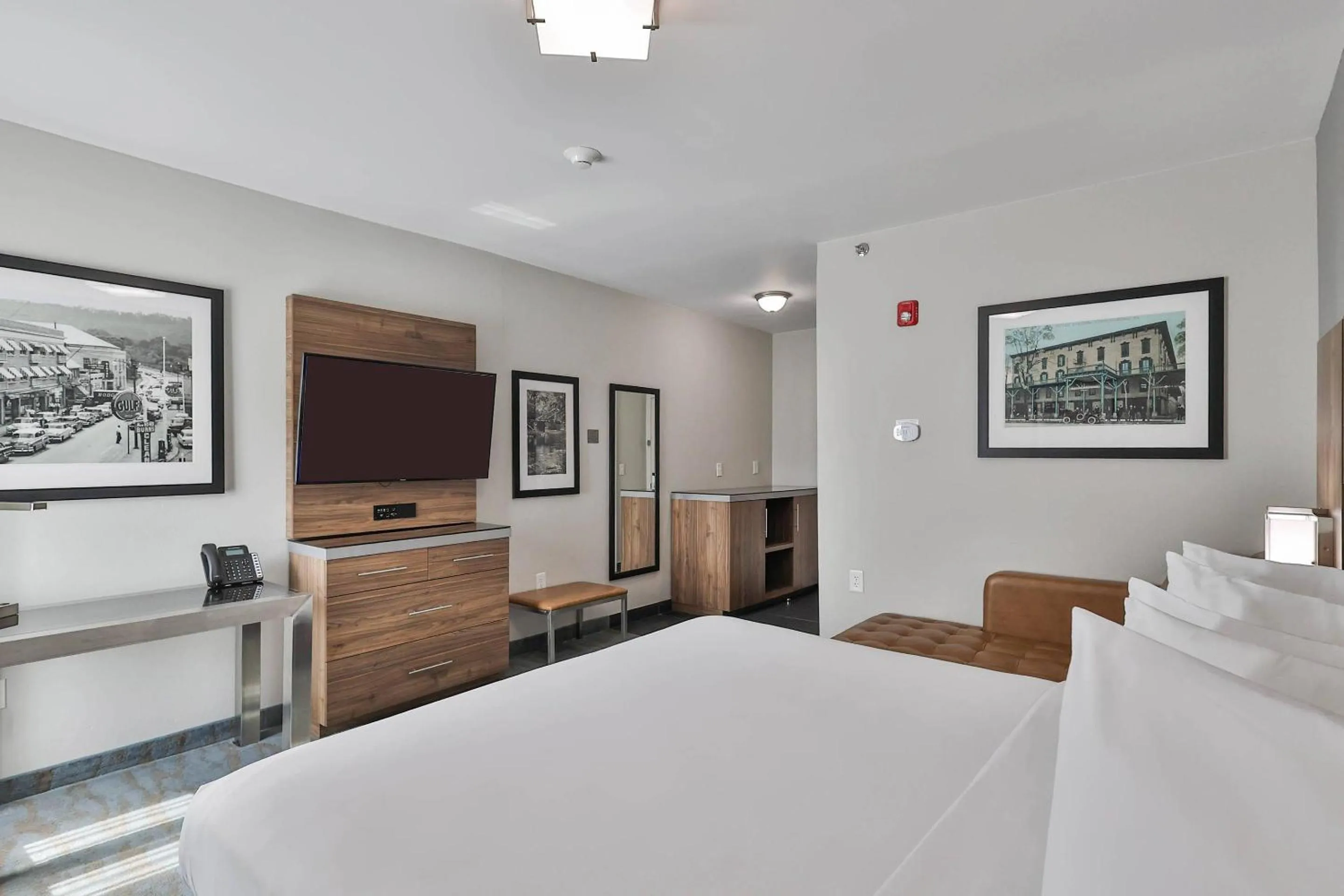 1 King Bed, City View in The Penn Stroud, Stroudsburg - Poconos, an Ascend Collection Hotel