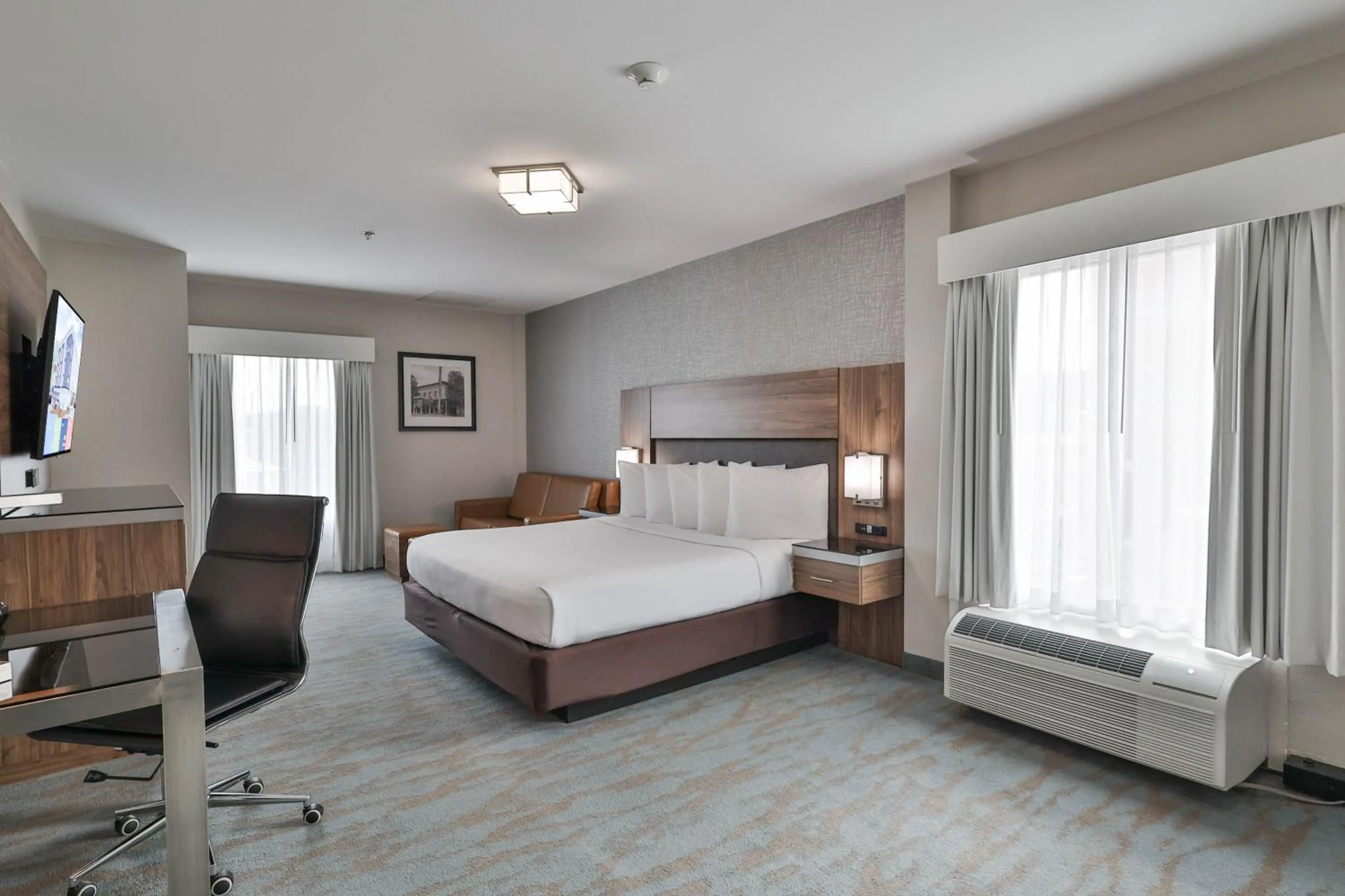 1 King Bed Suite with Sofa Bed, City View  in The Penn Stroud, Stroudsburg - Poconos, an Ascend Collection Hotel
