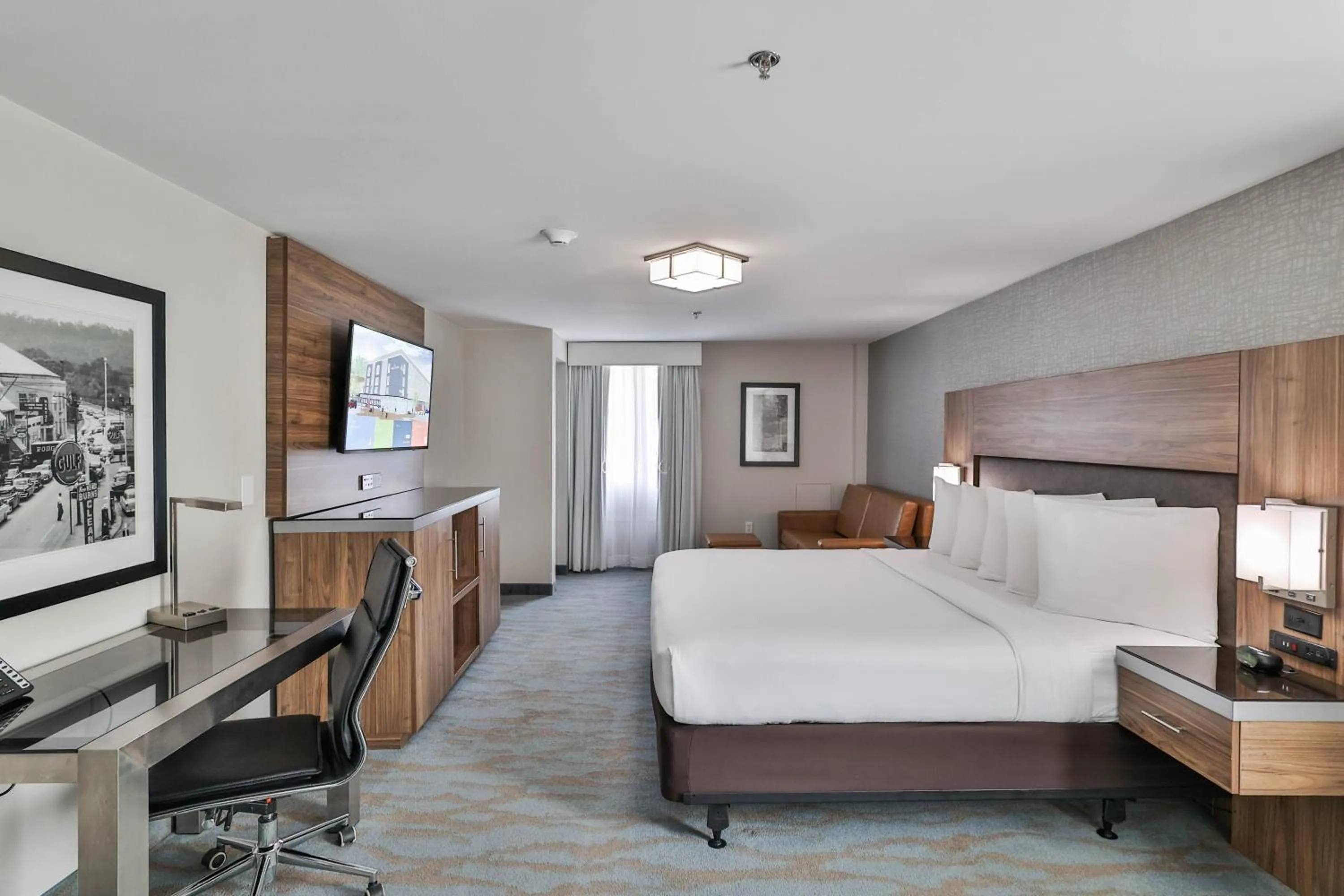 ADA Accessible, 1 King Bed Suite with Sofa Bed, Transfer Shower, City View in The Penn Stroud, Stroudsburg - Poconos, an Ascend Collection Hotel