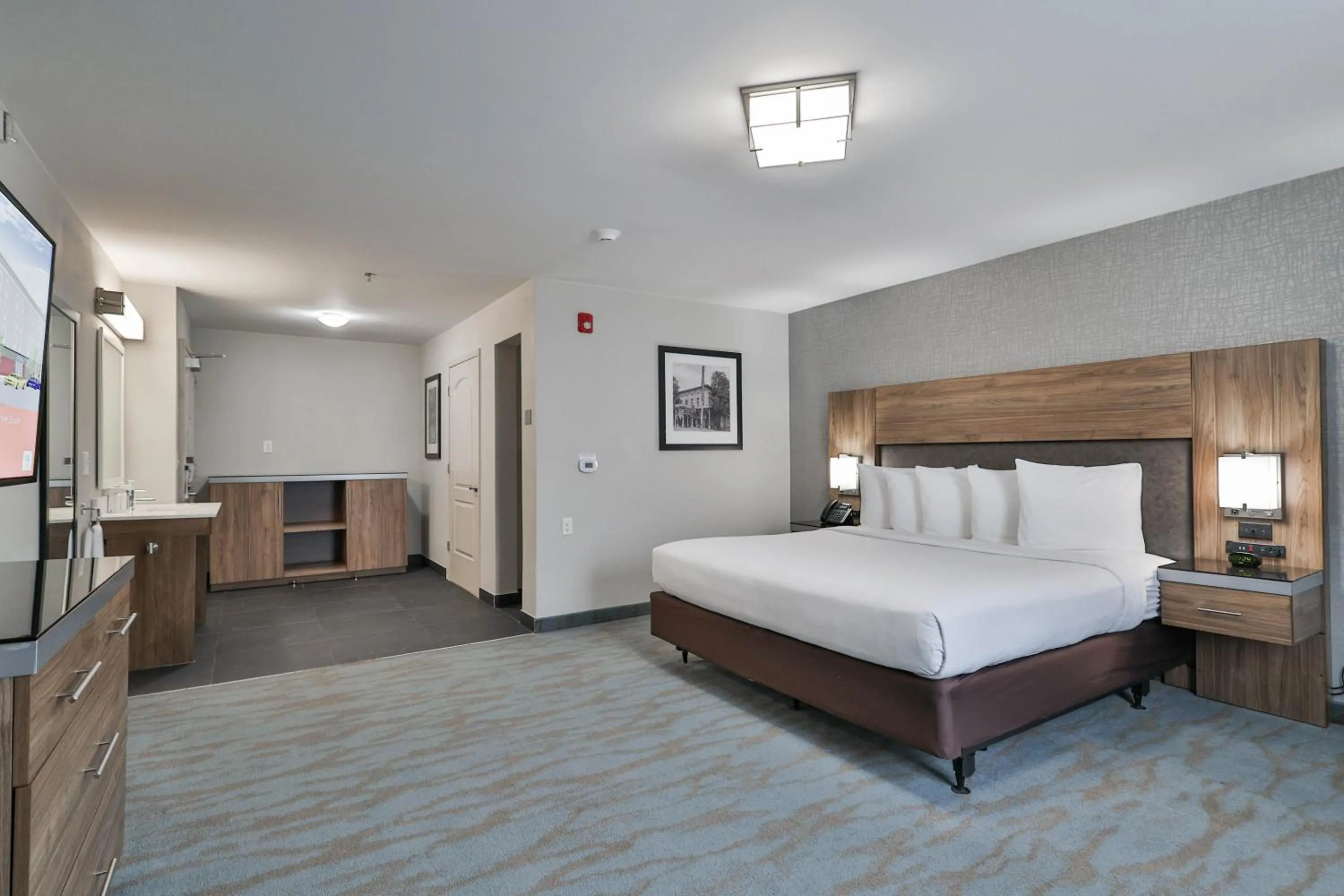 ADA Accessible, 1 King Bed, Transfer Shower, City View in The Penn Stroud, Stroudsburg - Poconos, an Ascend Collection Hotel