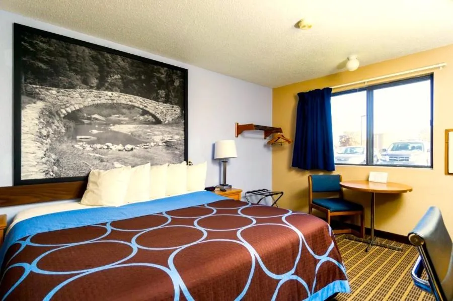 King Room - Non-Smoking in Super 8 by Wyndham Burlington