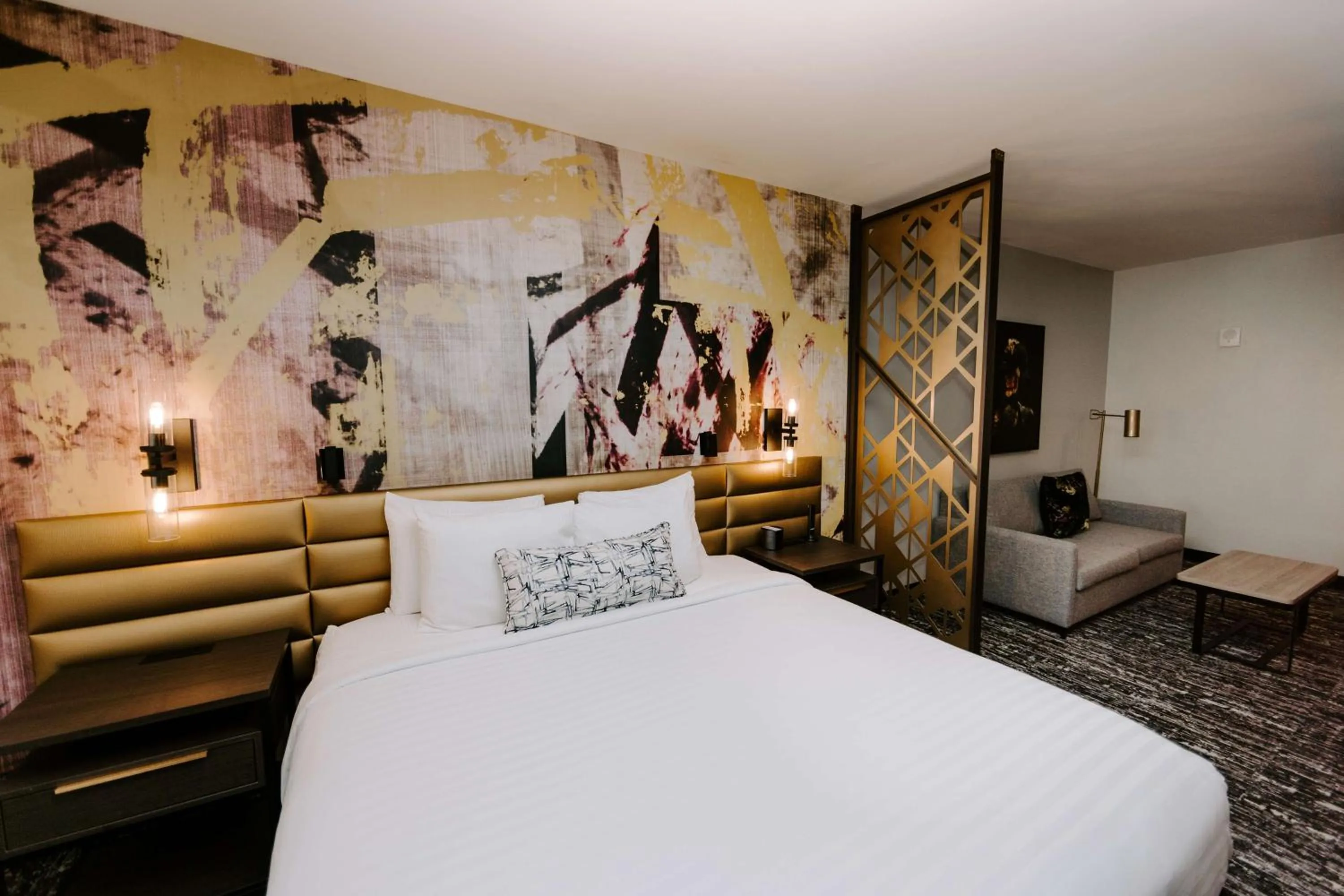 King Suite with Sofa Bed - Communication Assistance/Non-Smoking in Aiden San Antonio Riverwalk