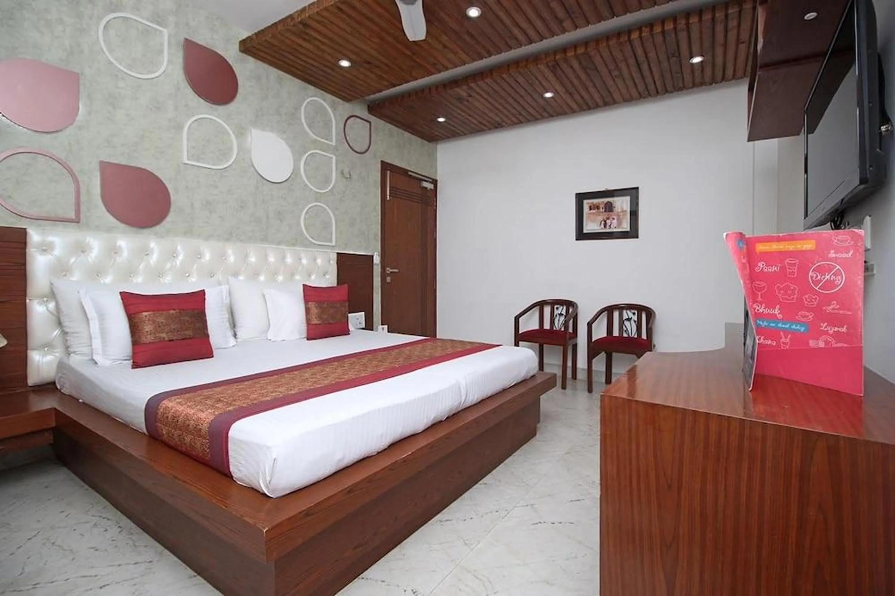 Luxury Double Room in Hotel Indraprastha