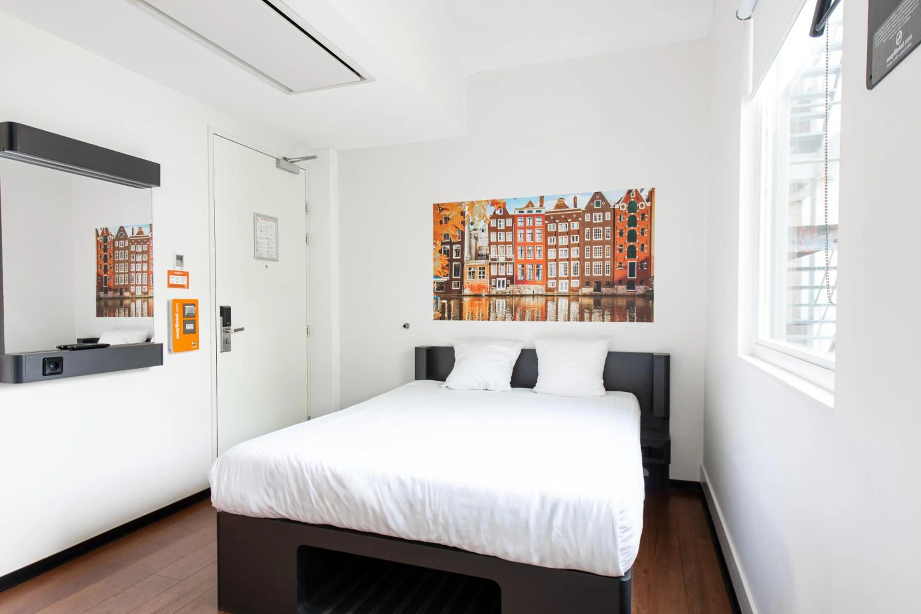 Superior Double Room in easyHotel Amsterdam City Centre South