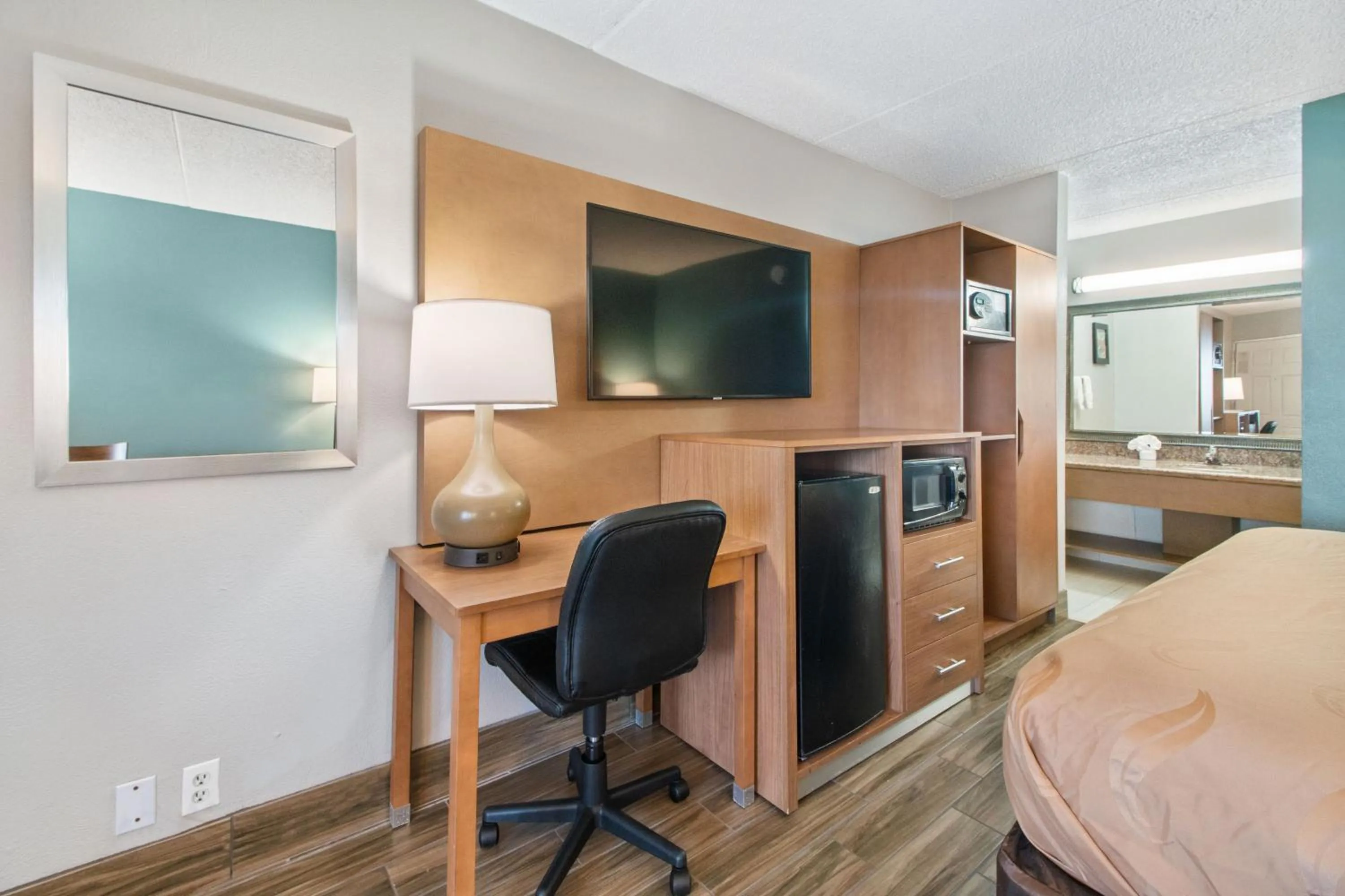Queen Room with Two Queen Beds - Disability Access in Beachfront Palms Hotel Galveston