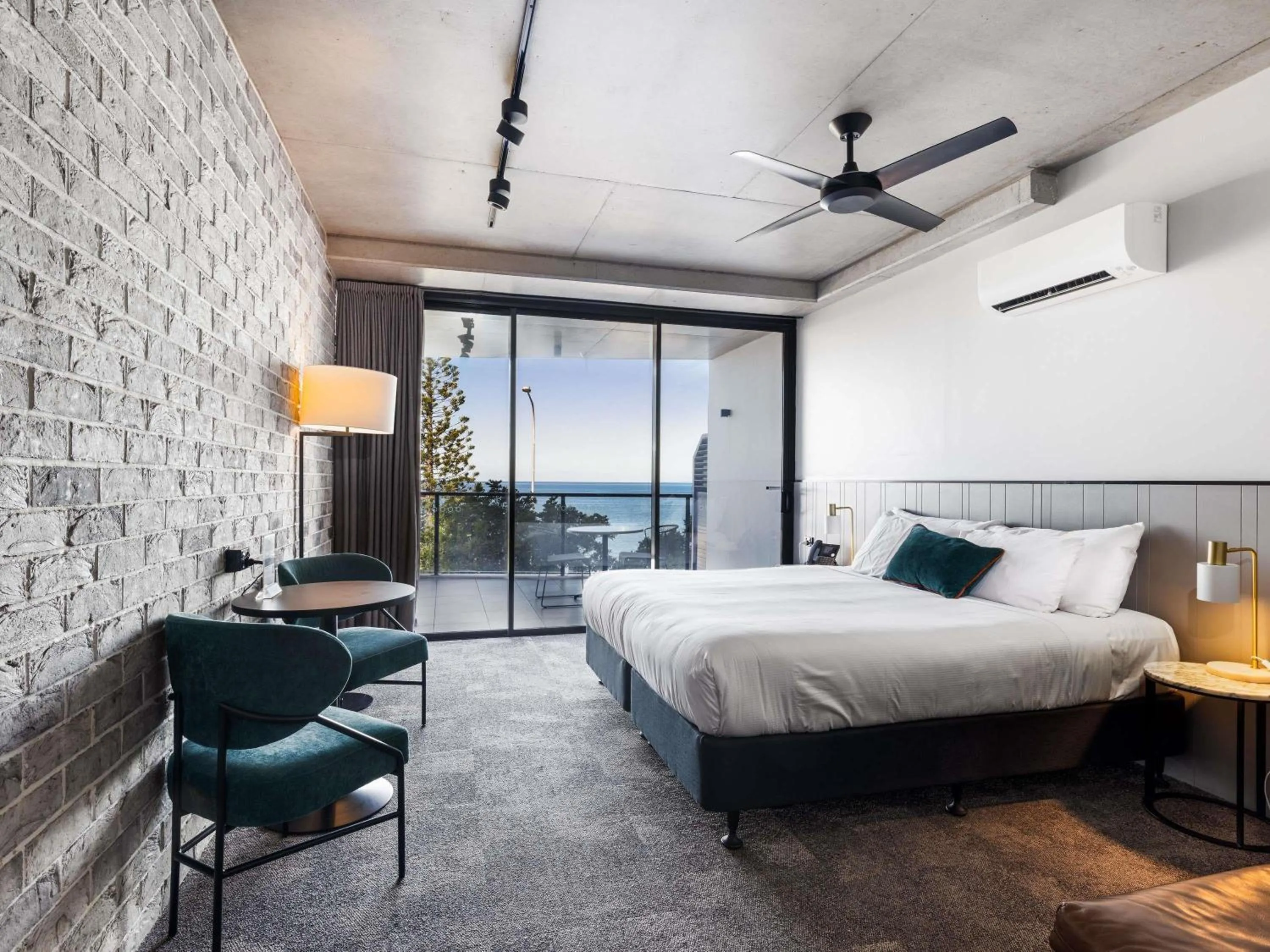 Deluxe King Room - Oceanfront in The Sebel Brisbane Margate Beach