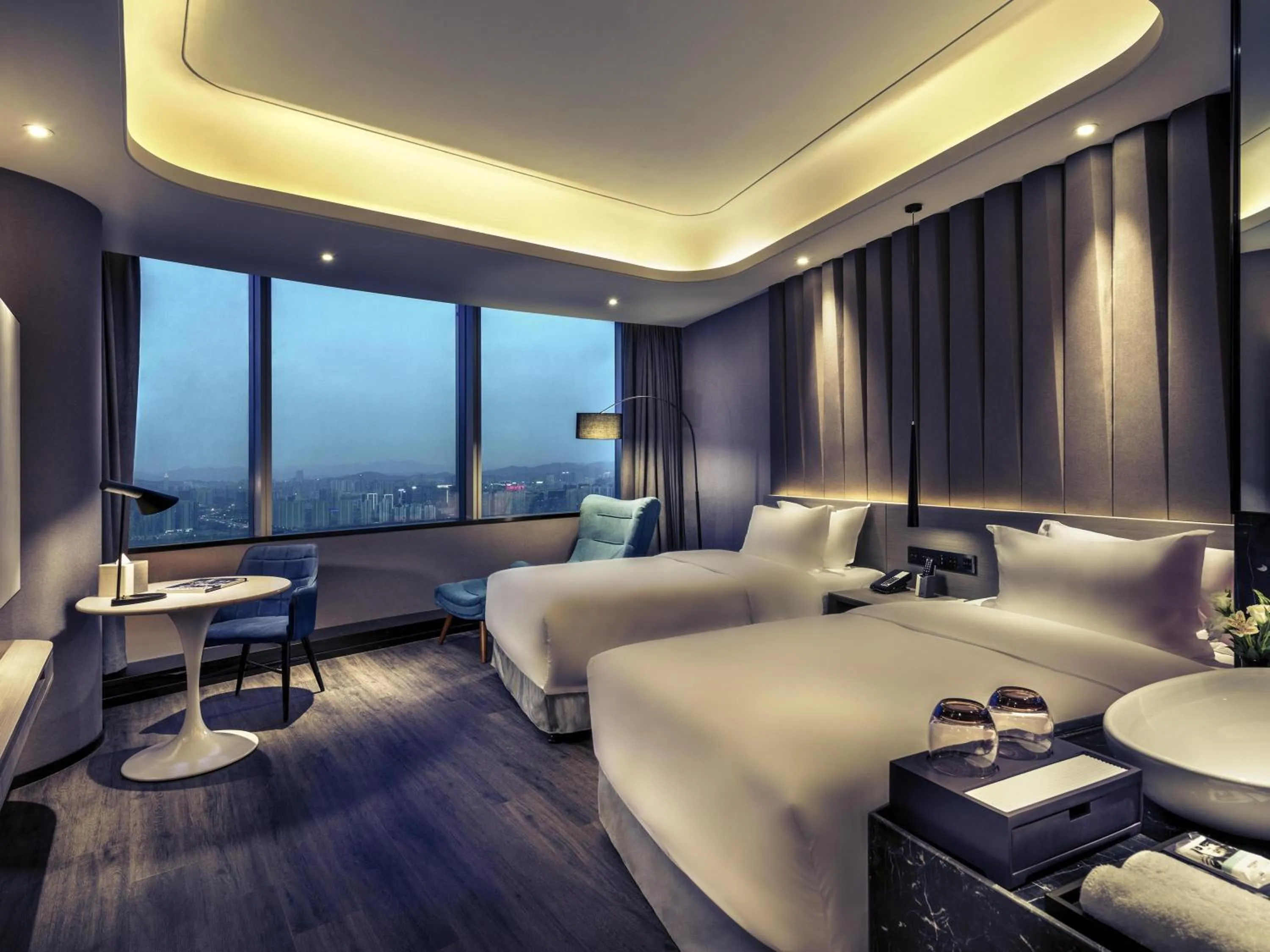 Deluxe Twin Room with River View in Mercure Hangzhou Qianjiang