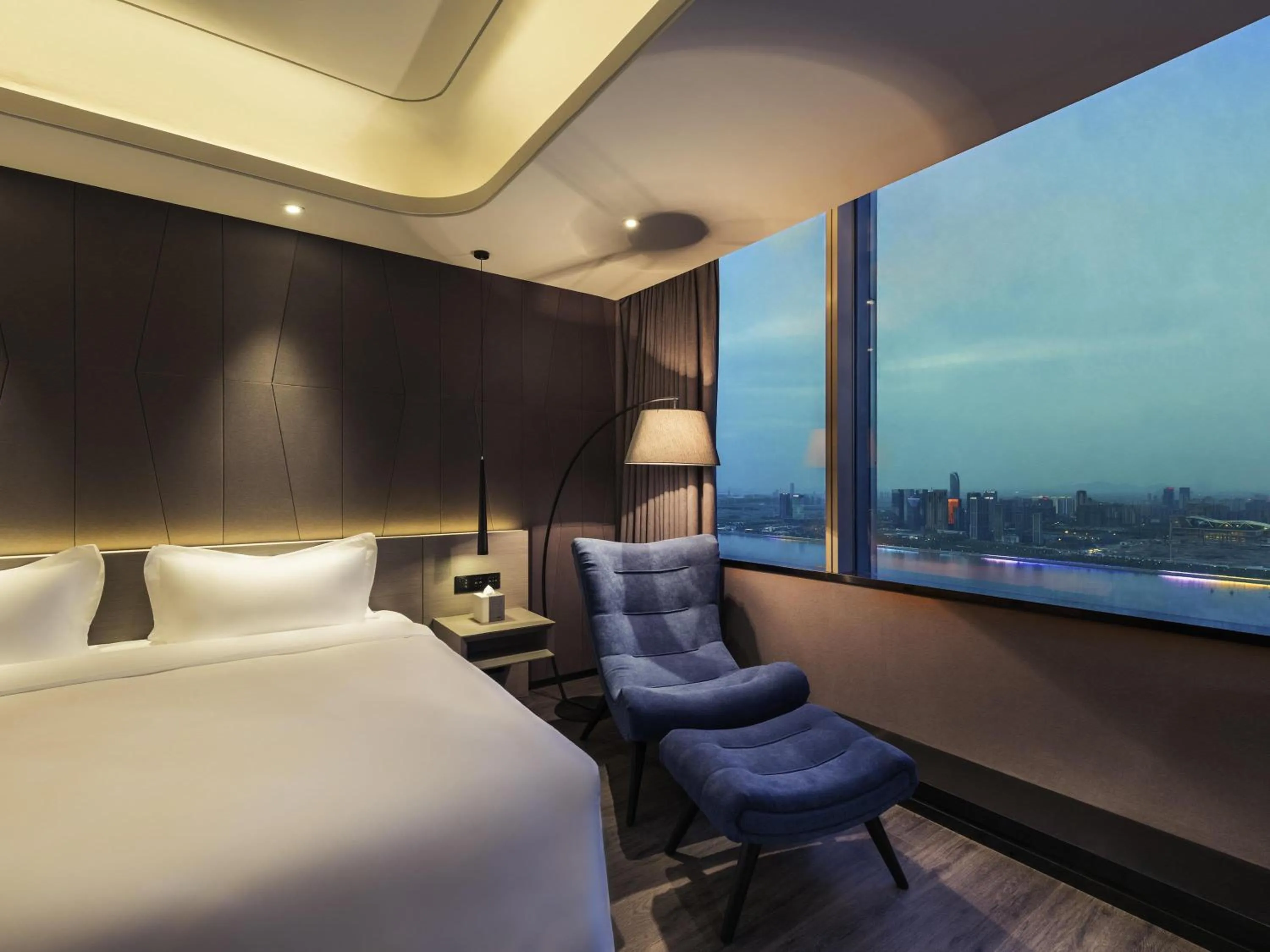Deluxe Twin Room with City View in Mercure Hangzhou Qianjiang