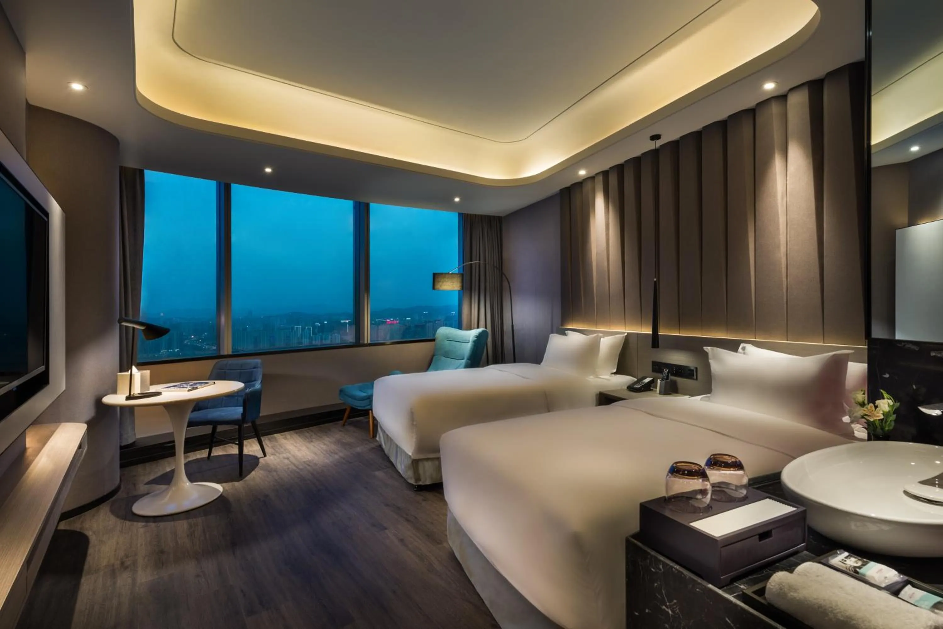 Deluxe Twin Room with River View in Mercure Hangzhou Qianjiang
