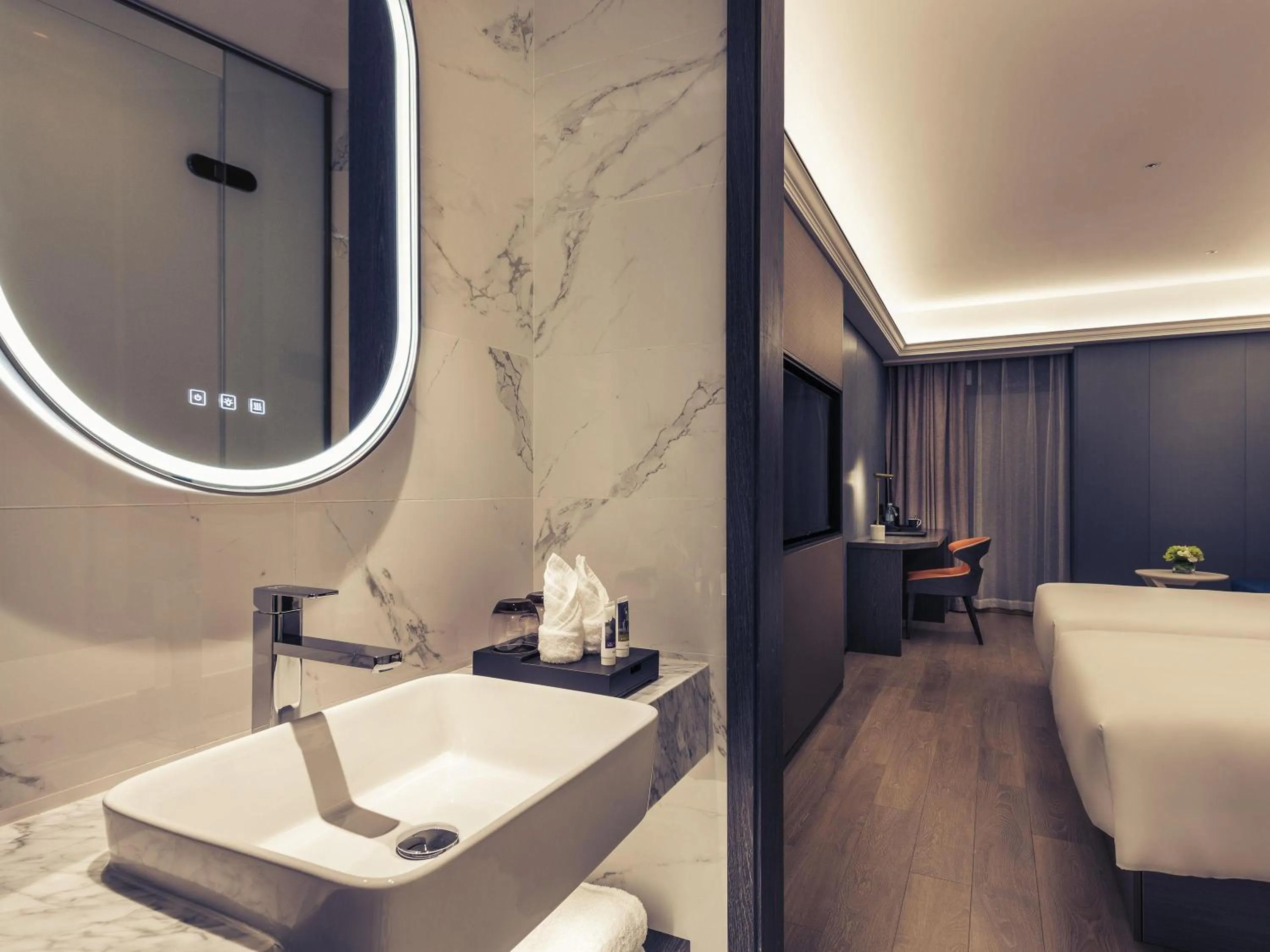 Superior Twin Room - Indoor-facing Window in Mercure Shanghai NECC