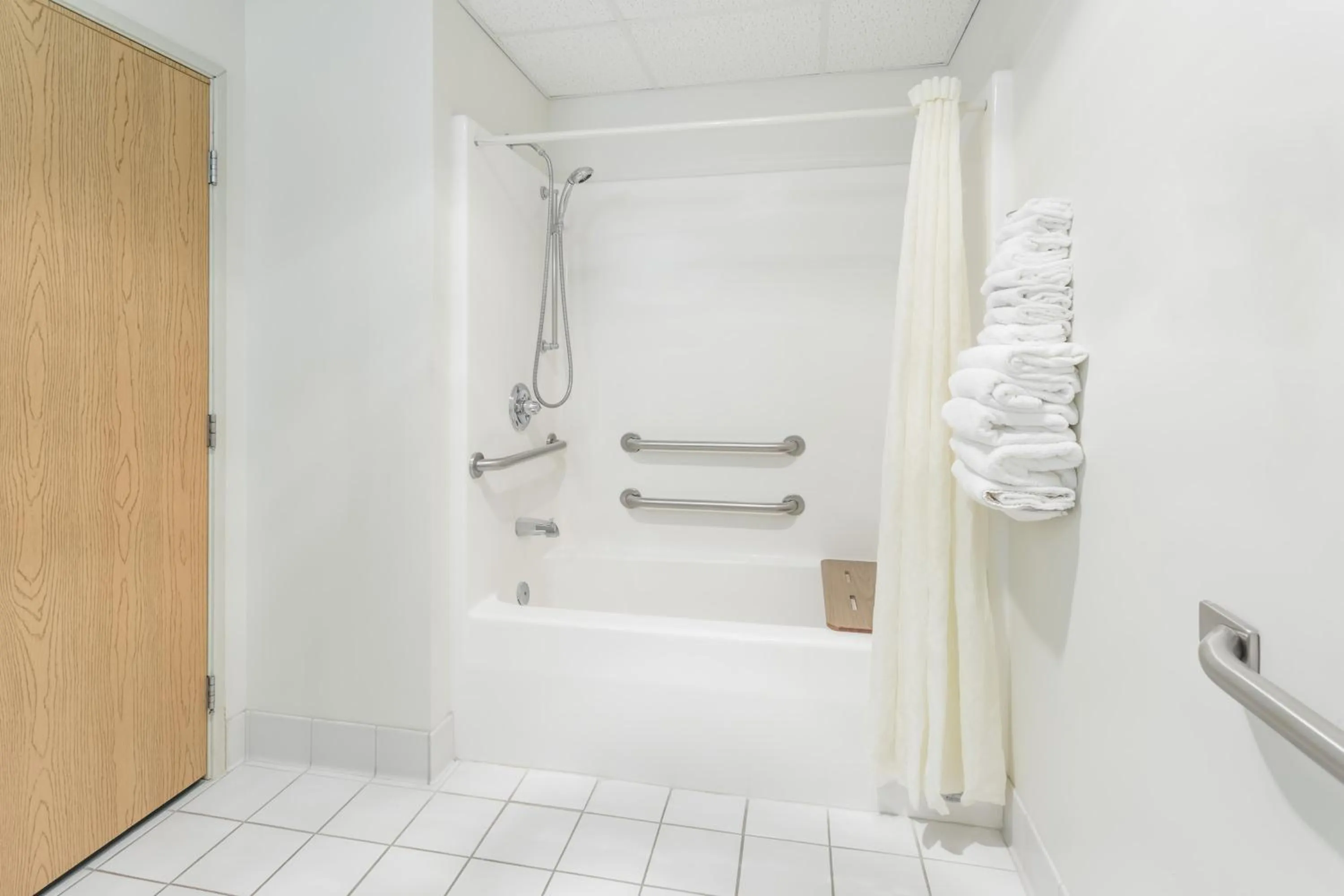 Queen Room with Two Queen Beds - Disability Access/Non-Smoking in AmericInn by Wyndham Eagle River Downtown