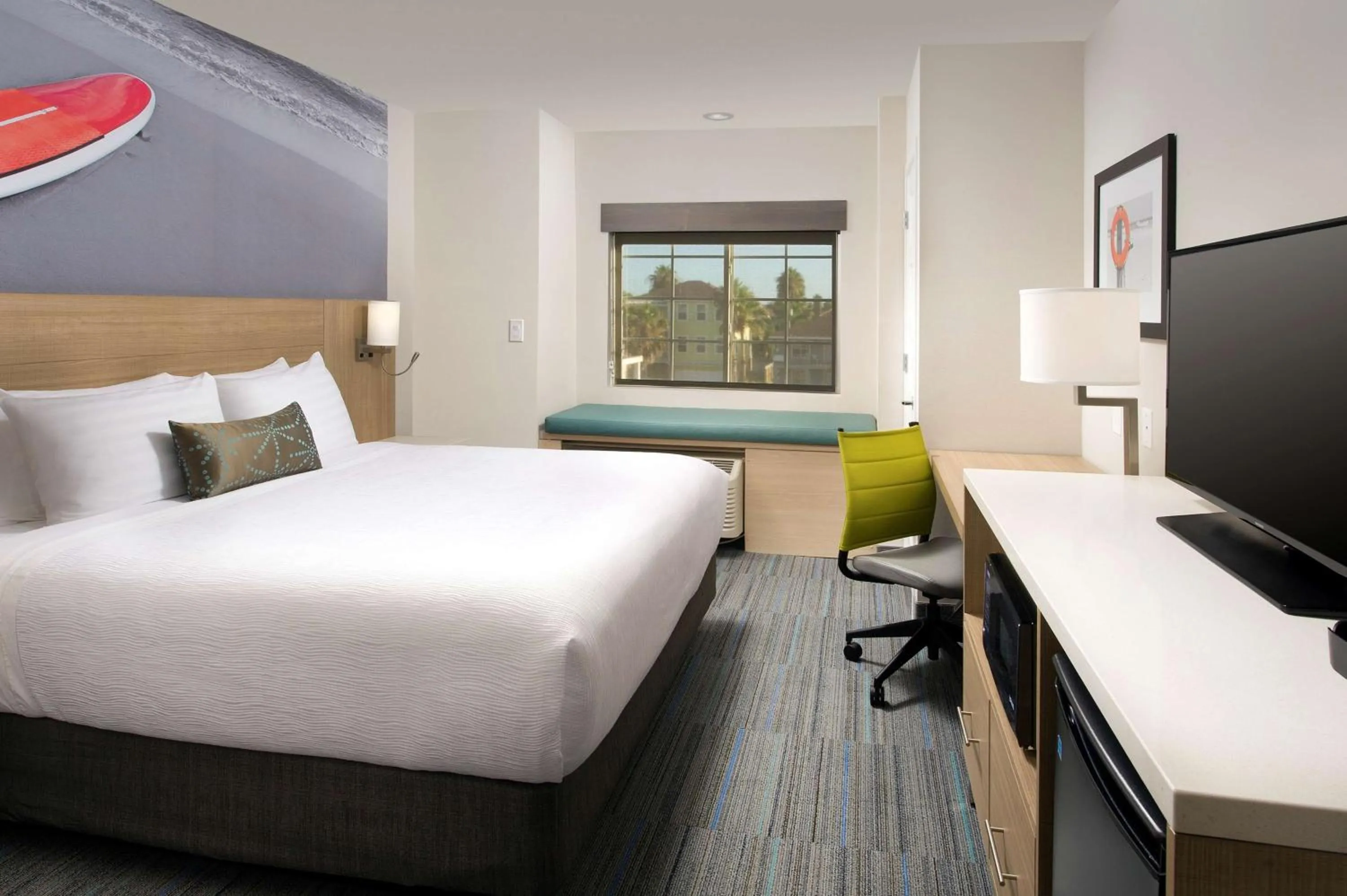 King Room with Bath Tub - Mobility Accessible/Non-Smoking in Best Western Beachside Inn