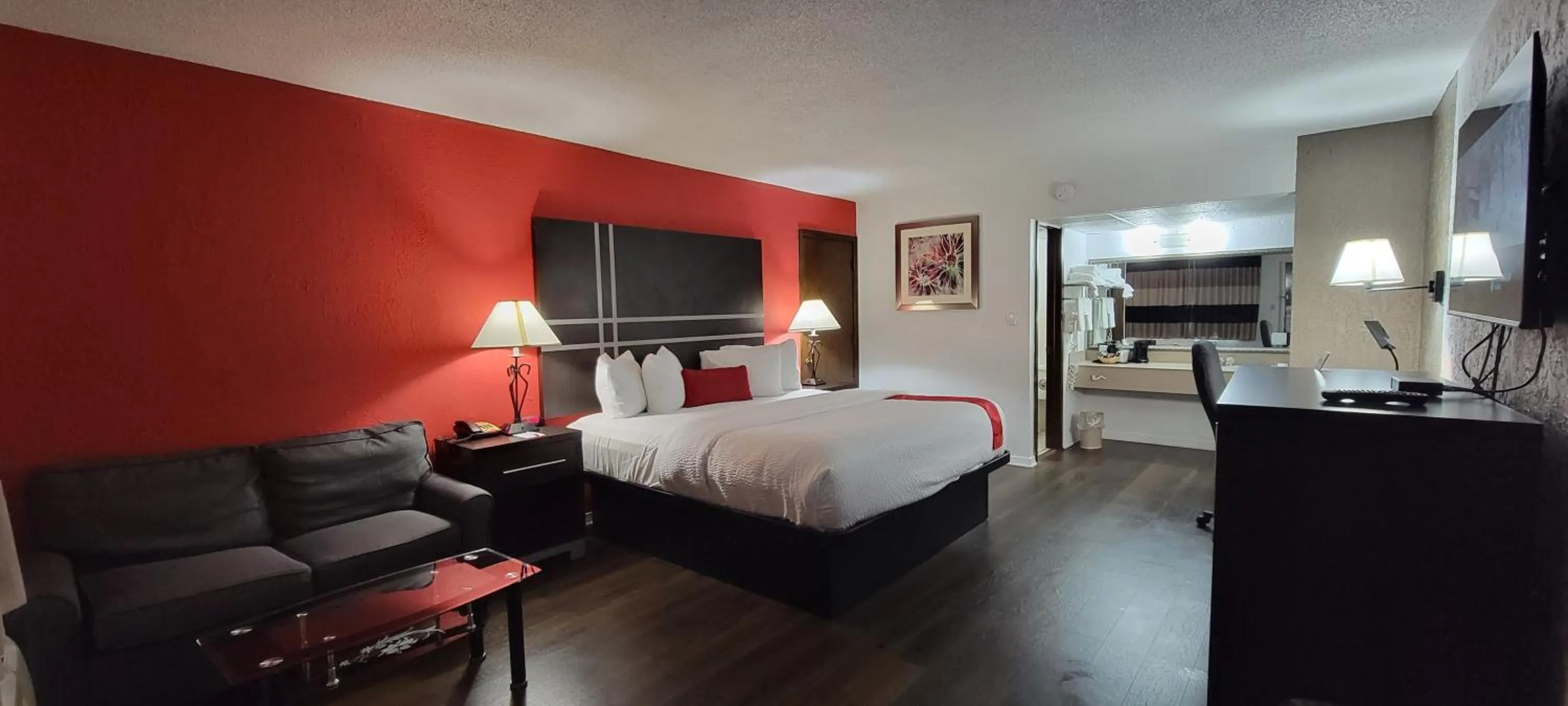 King Room - Pet Friendly/Non-Smoking in Ramada by Wyndham Mountain Home