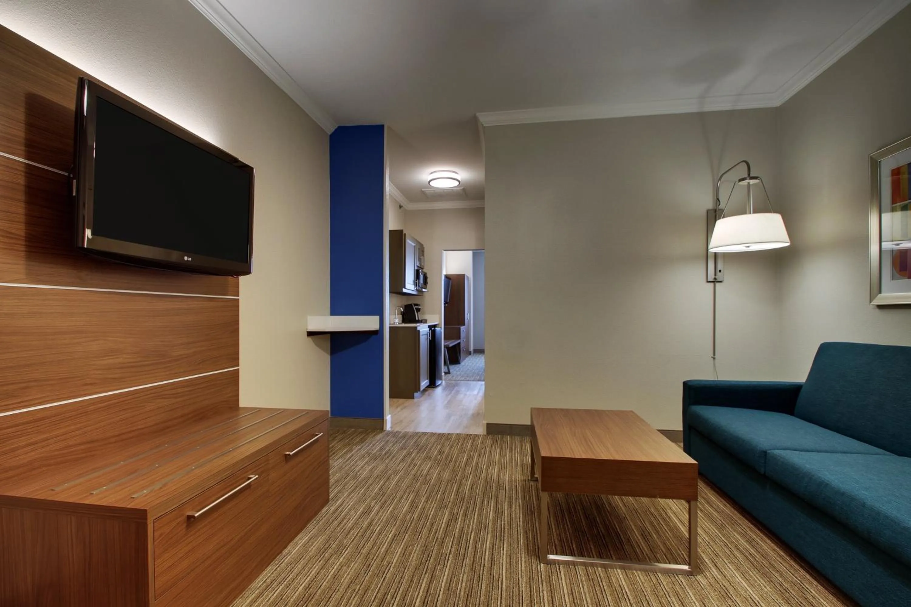 Deluxe Suite - Non-Smoking in Holiday Inn Express Vernon College Area Highway 287 by IHG