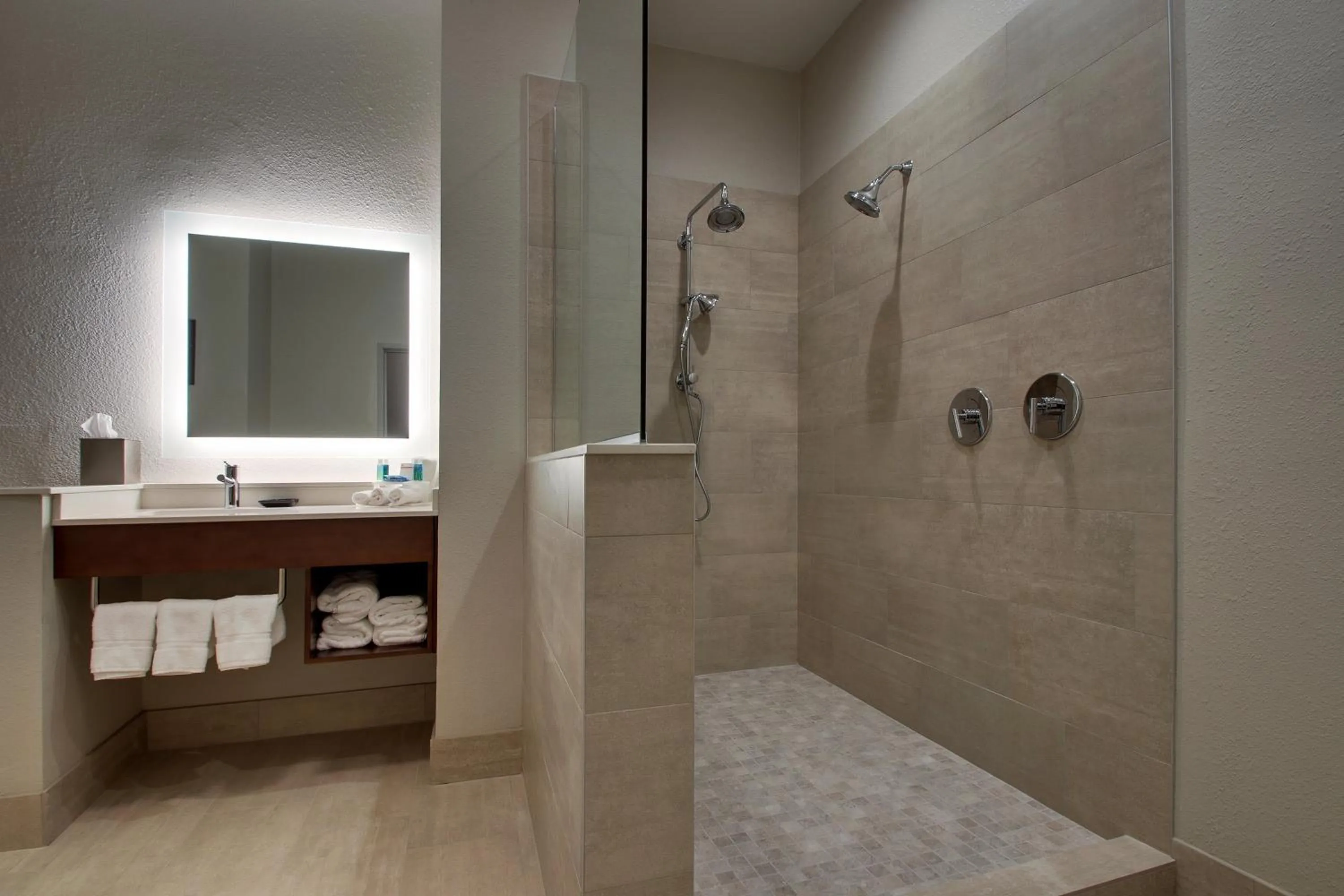 Superior King Room in Holiday Inn Express Vernon College Area Highway 287 by IHG