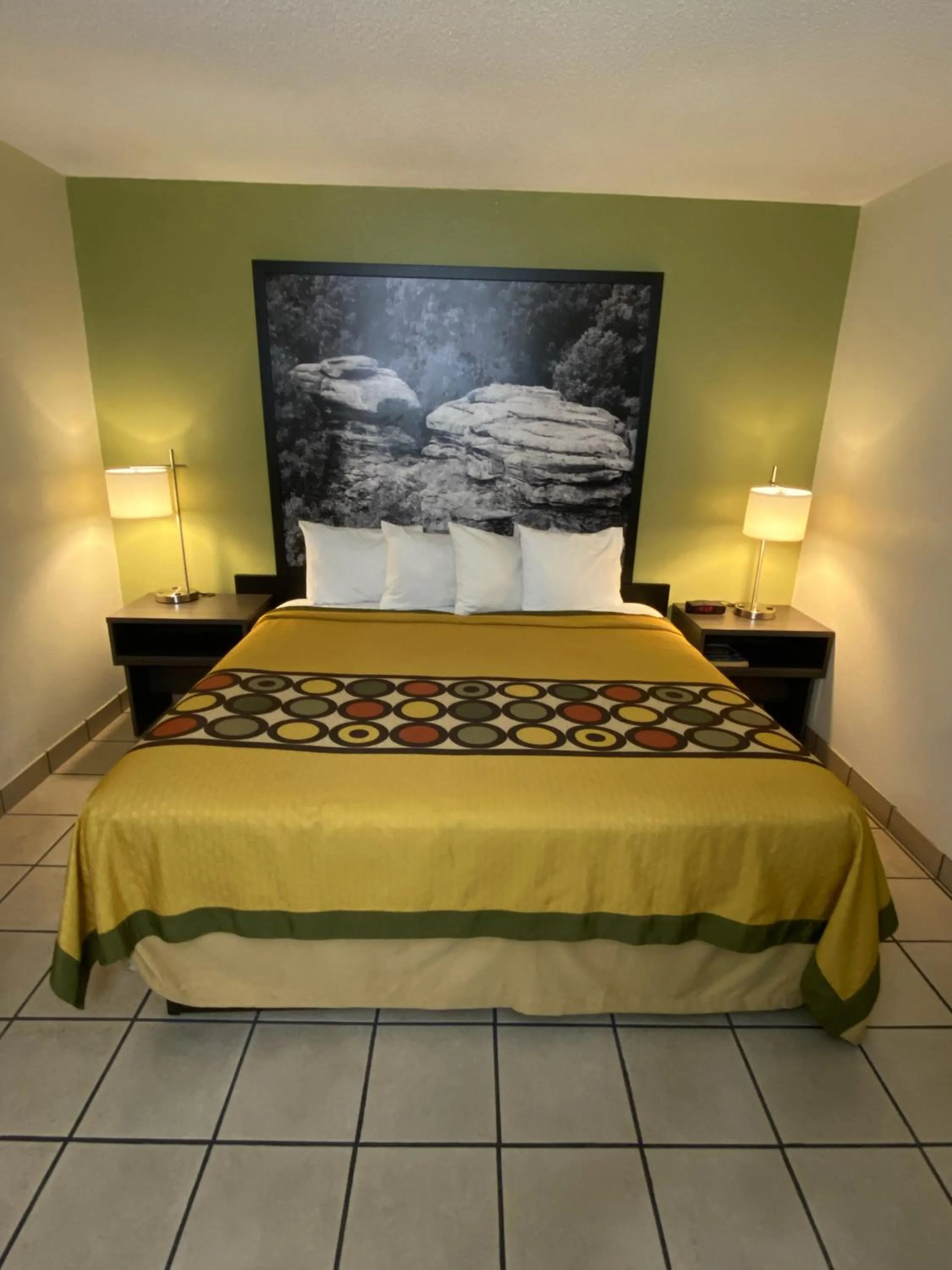 King Studio Suite - Smoking in Super 8 by Wyndham Metropolis