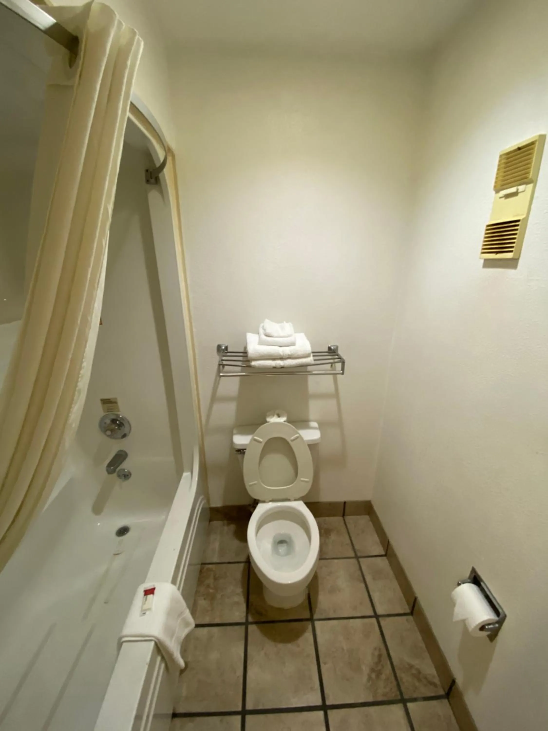 King Room - Non-Smoking in Super 8 by Wyndham Metropolis