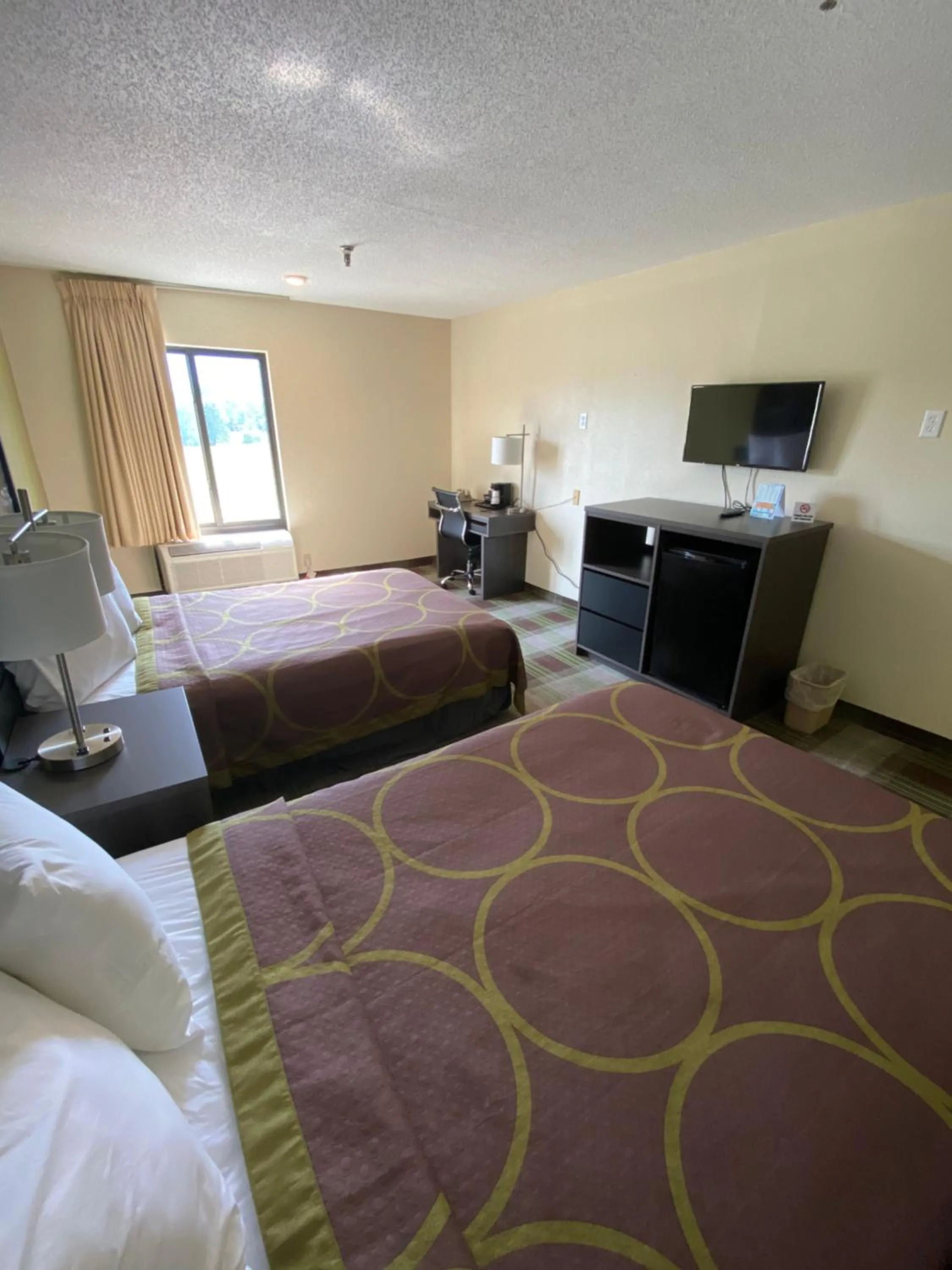 Double Room with Two Double Beds - Smoking in Super 8 by Wyndham Metropolis