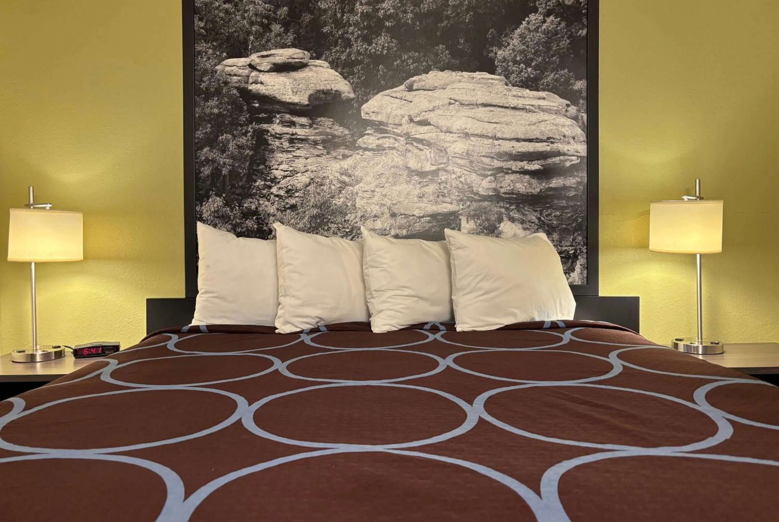 King Studio Suite - Smoking in Super 8 by Wyndham Metropolis