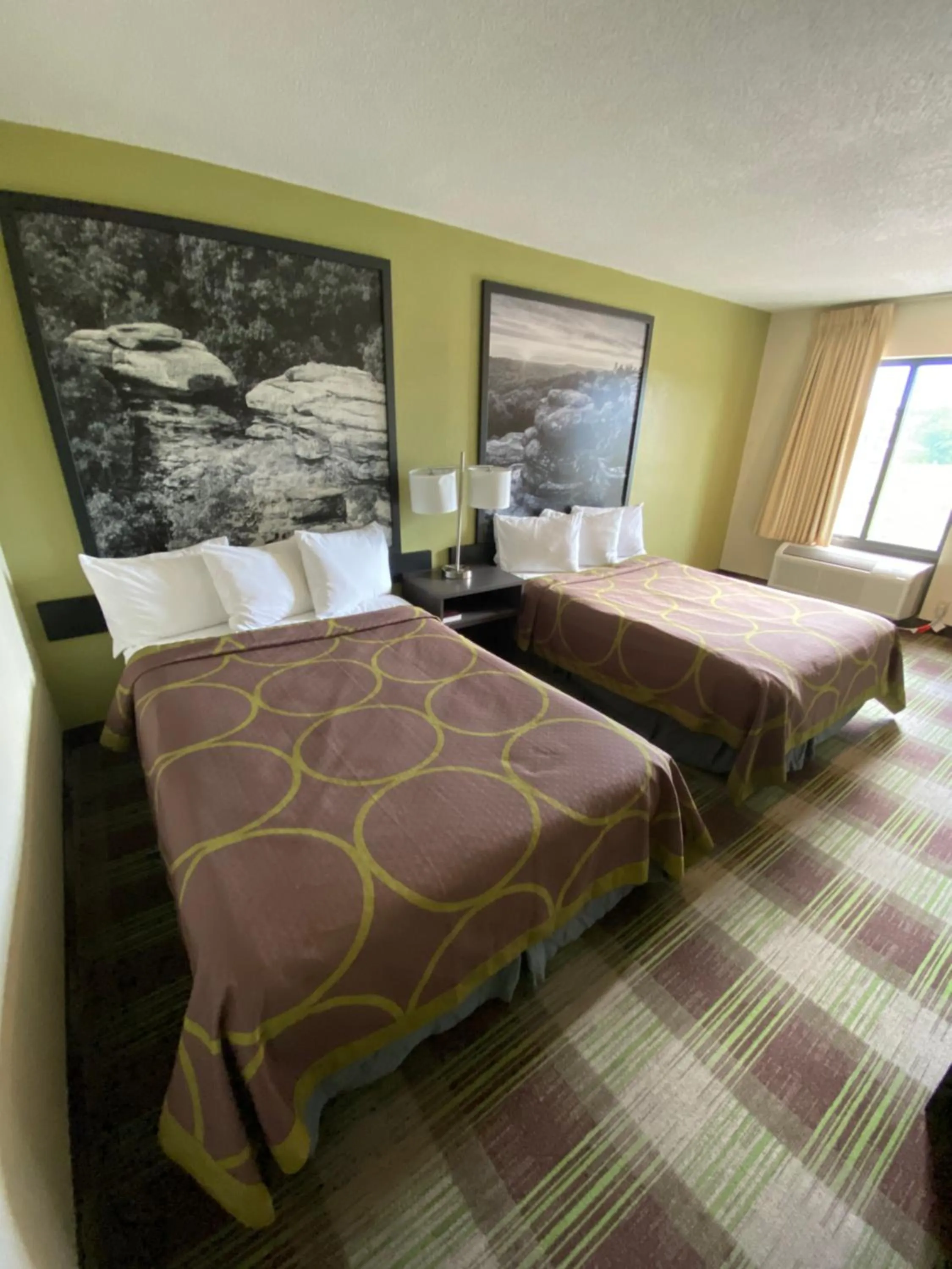 Double Room with Two Double Beds - Non-Smoking in Super 8 by Wyndham Metropolis