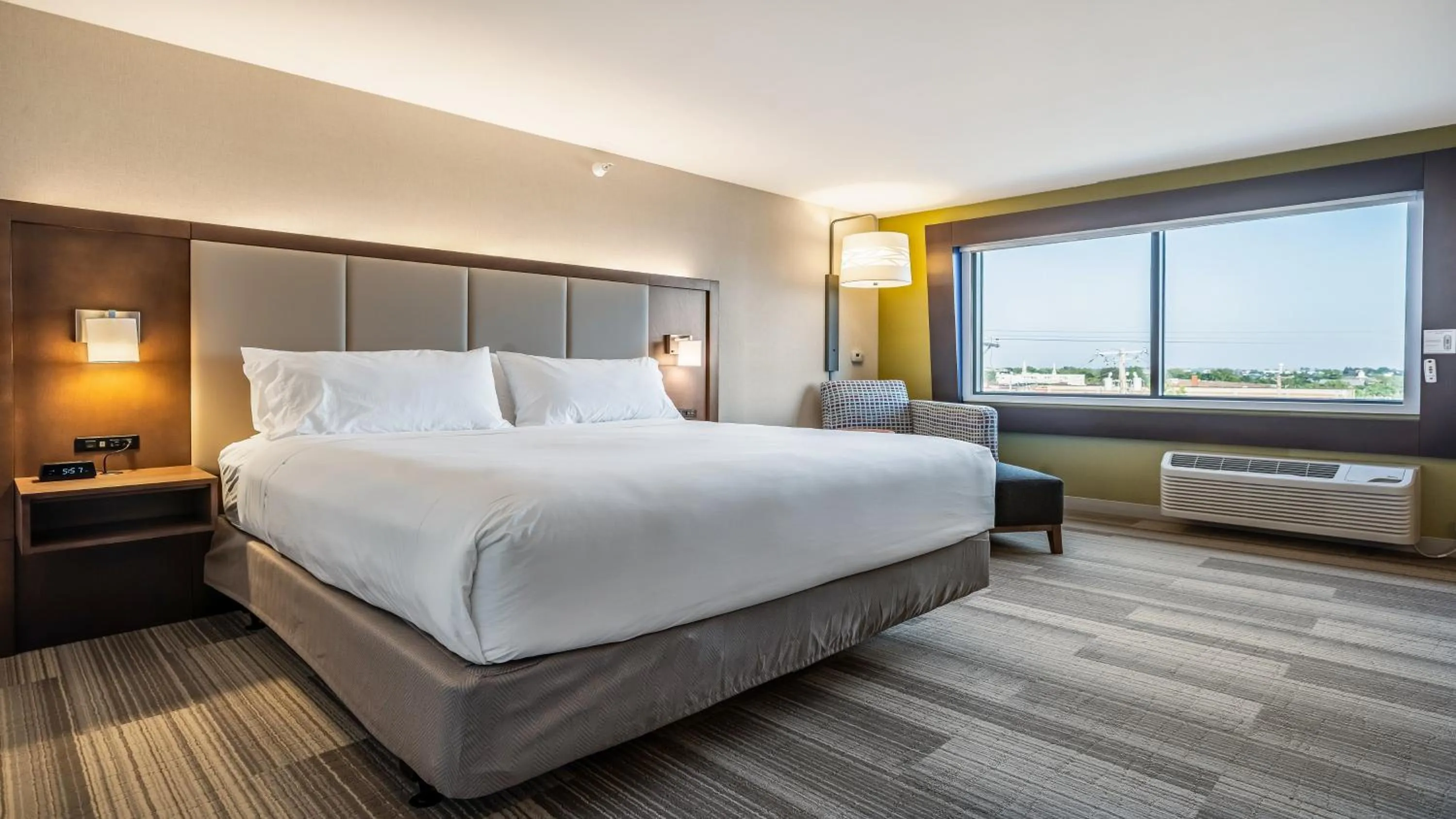 Standard King Room in Holiday Inn Express & Suites Platteville by IHG