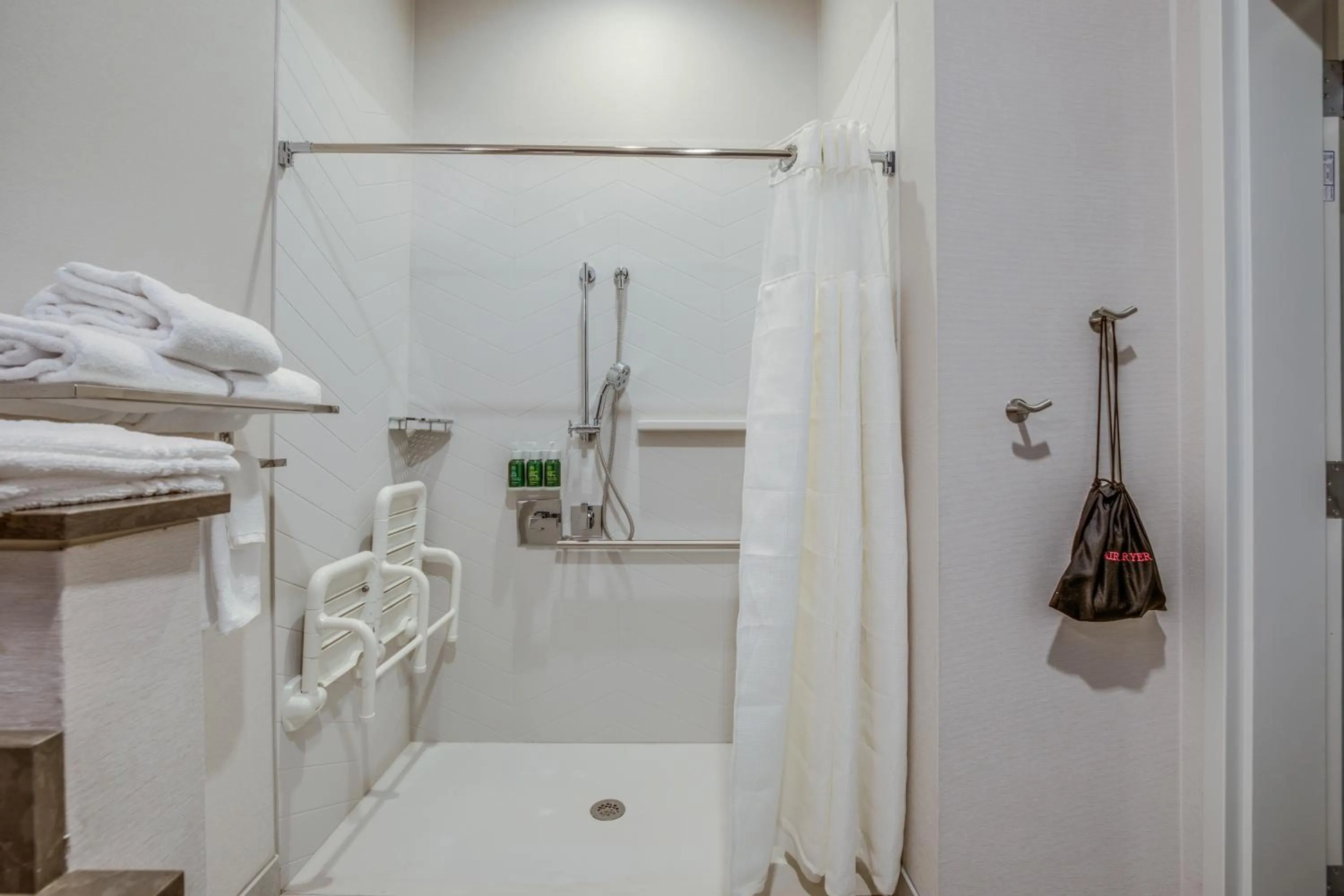 Suite - Mobility Access Roll in Shower/Non-Smoking in Holiday Inn Express & Suites Platteville by IHG